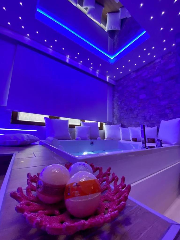 Queen Suite with Spa Bath