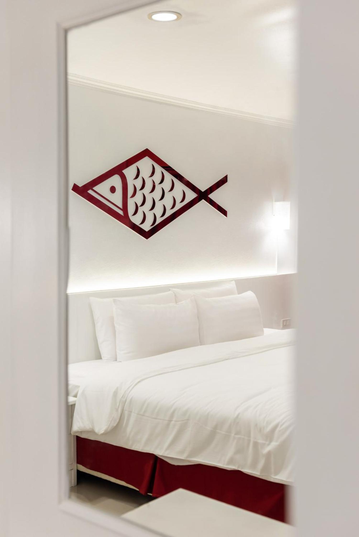 Standard King Room with Pool Access