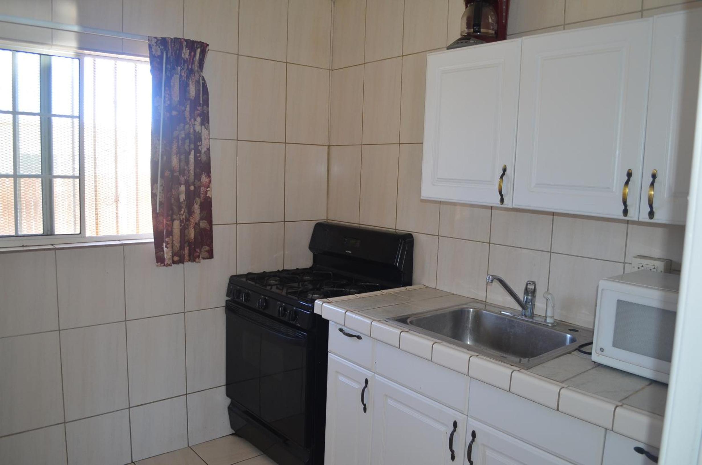 Deluxe King Room with Kitchenette - Nonsmoking  - Photo 3