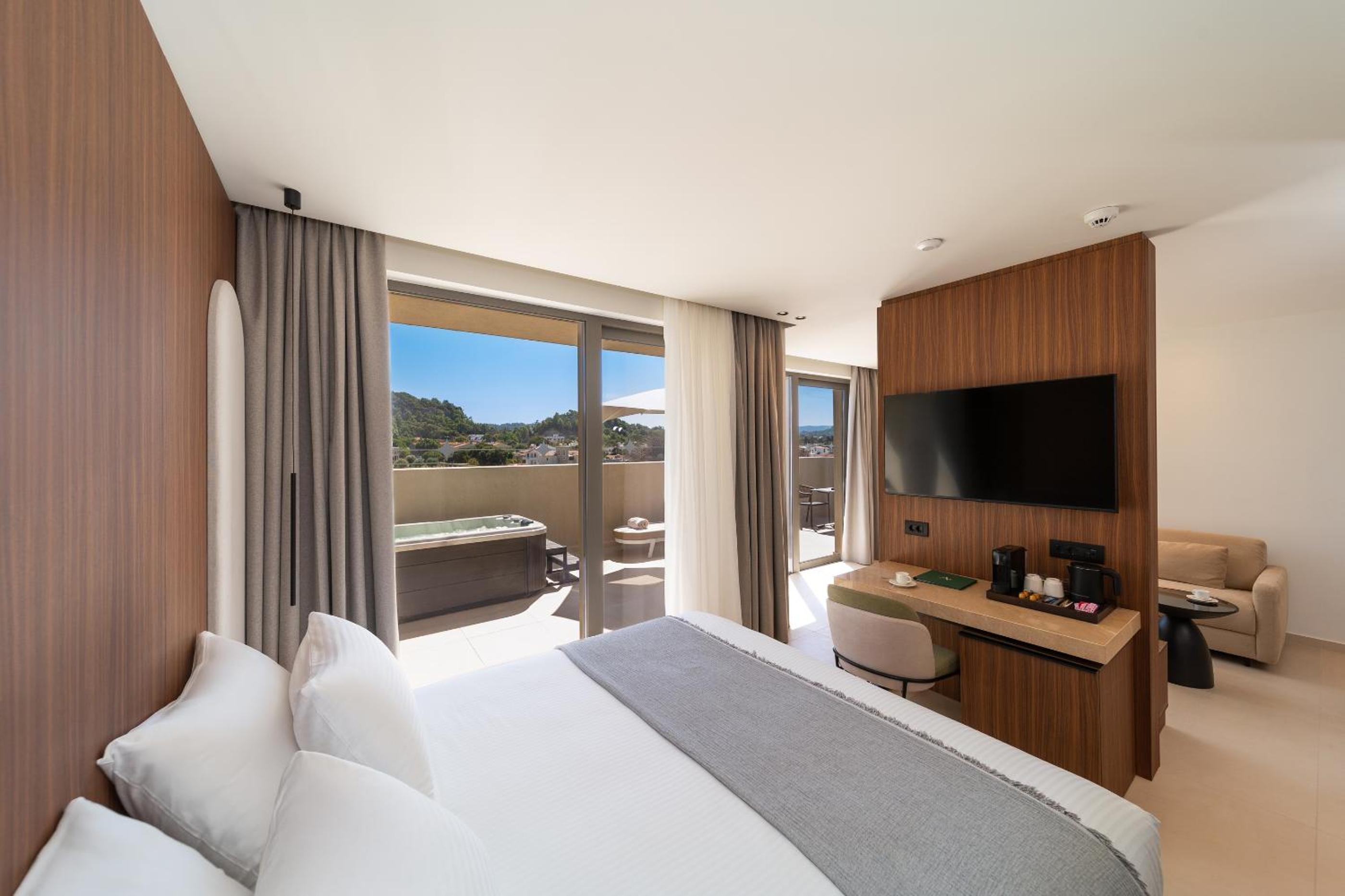 Executive Suite with Hot Tub