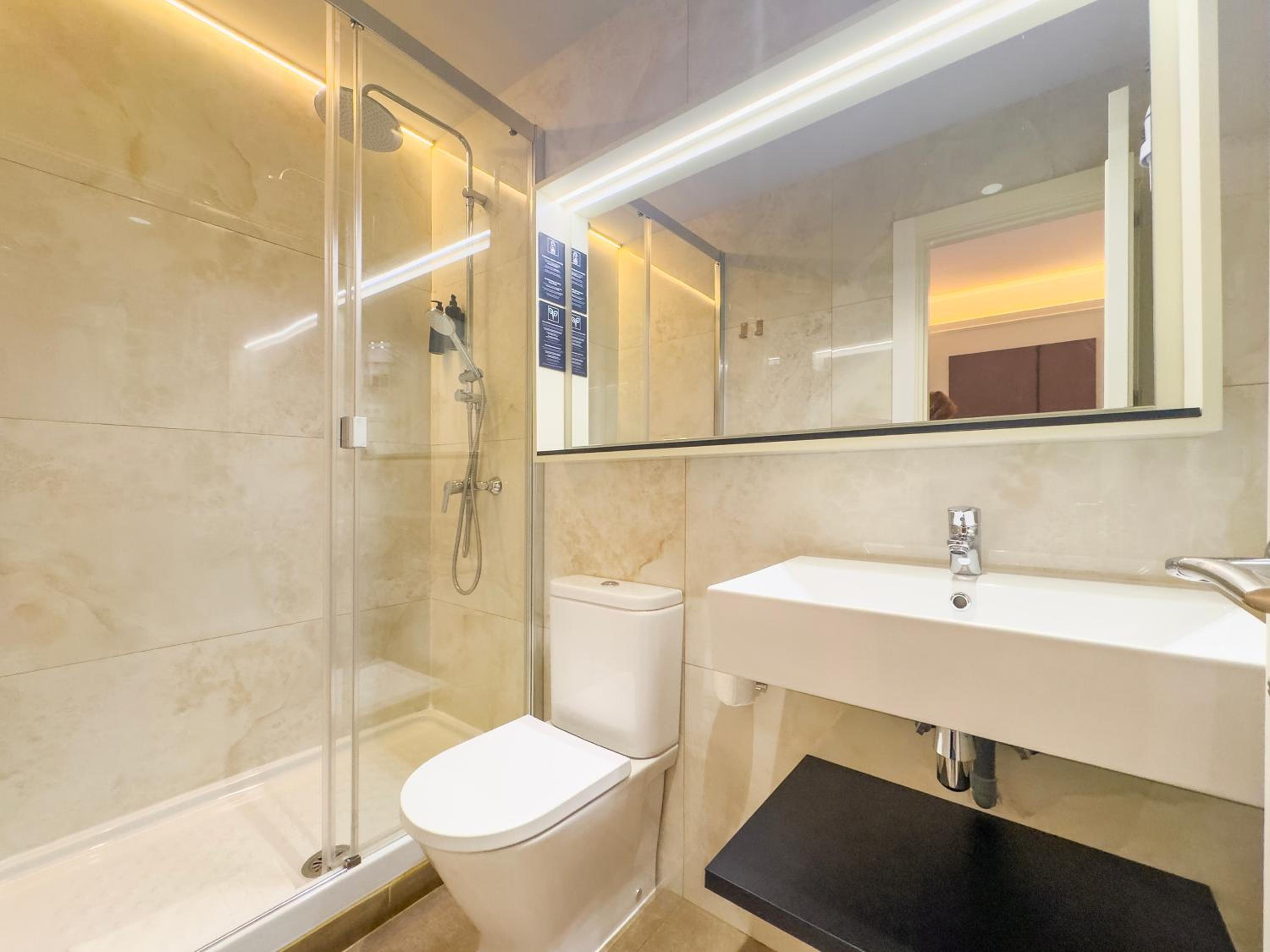 Large Double Room photo 3
