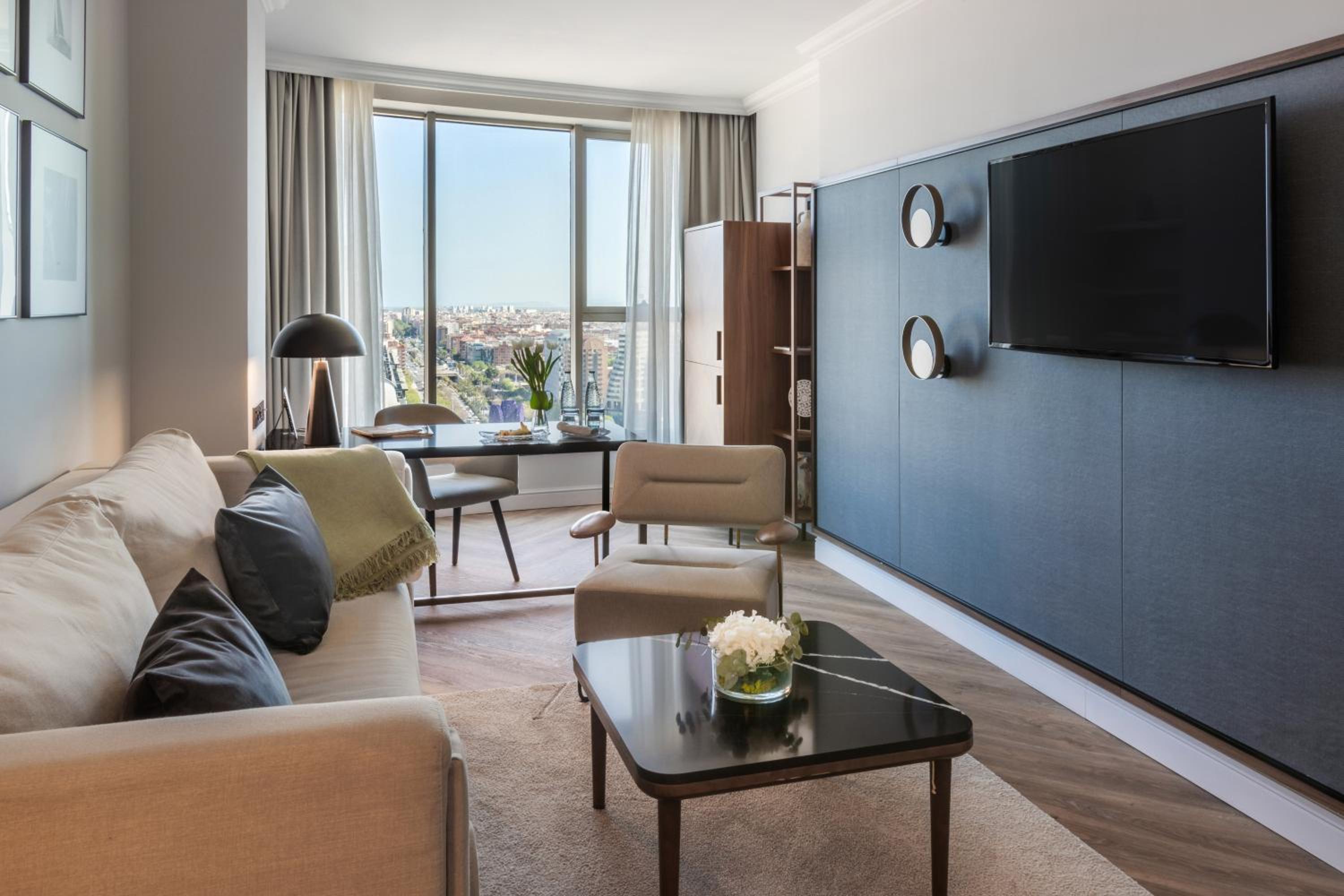 Family Communicated Room The Level