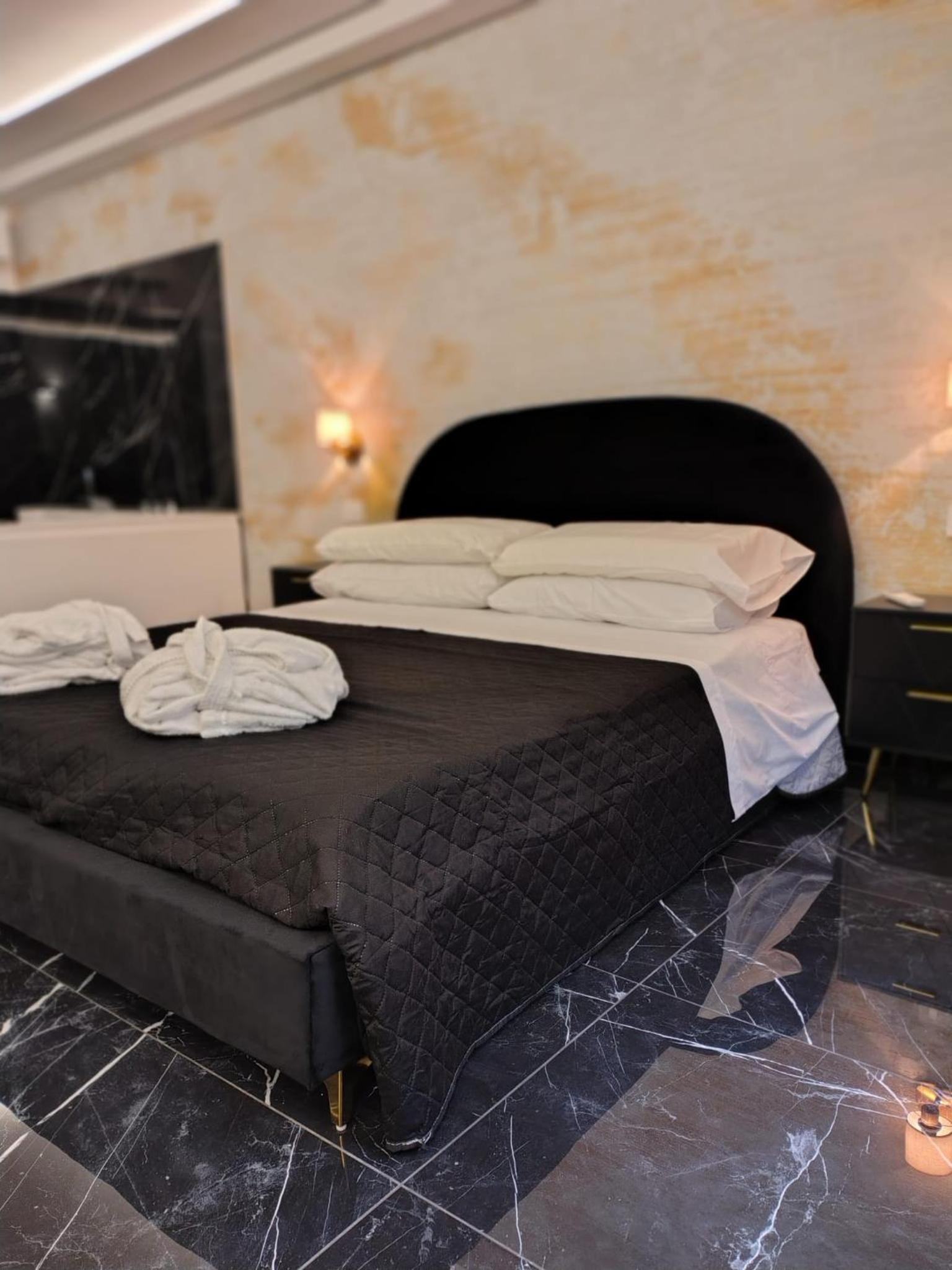 Deluxe Suite with Spa Bath