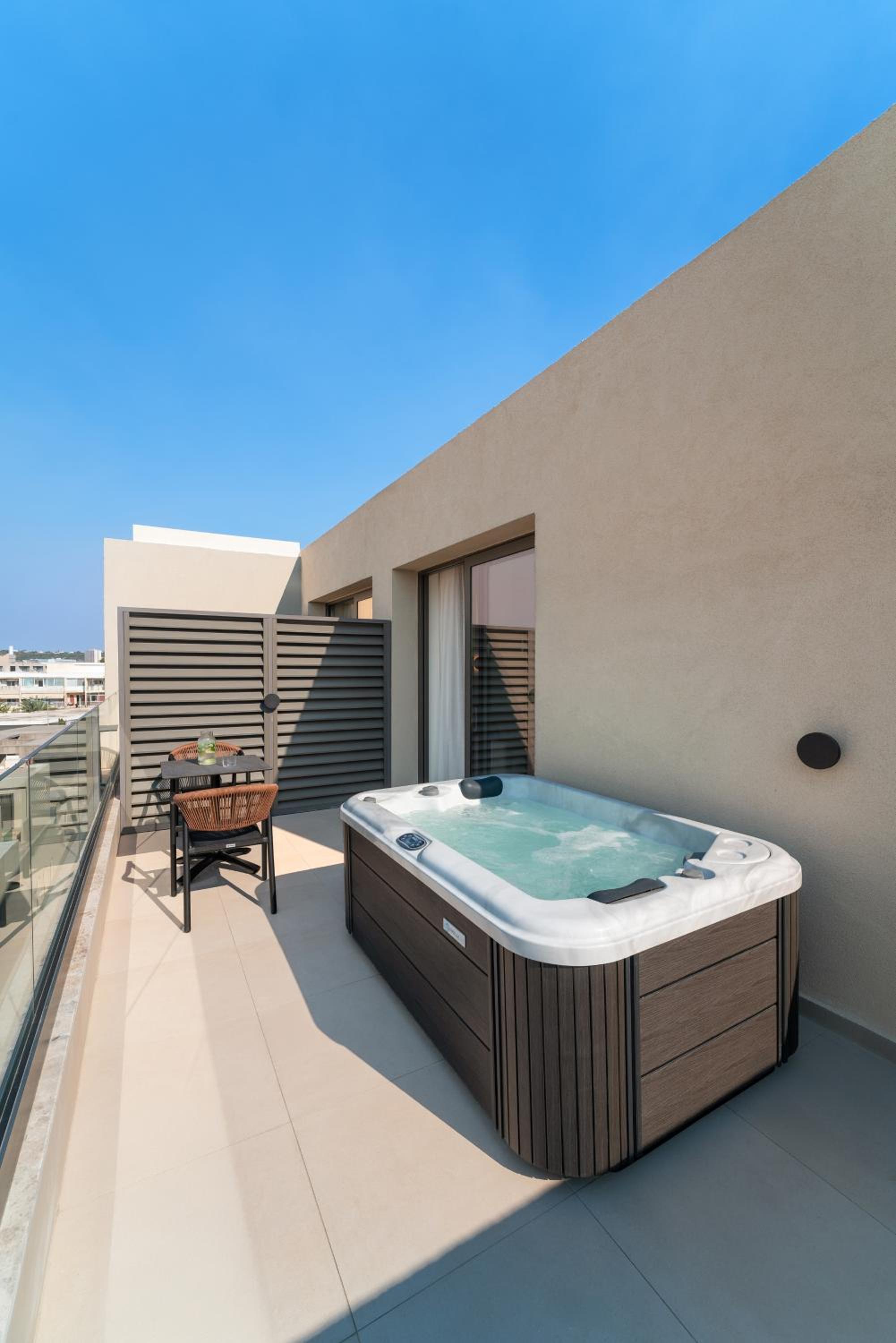 Superior High Floor Room with Panoramic Sea View & Hot Tub
