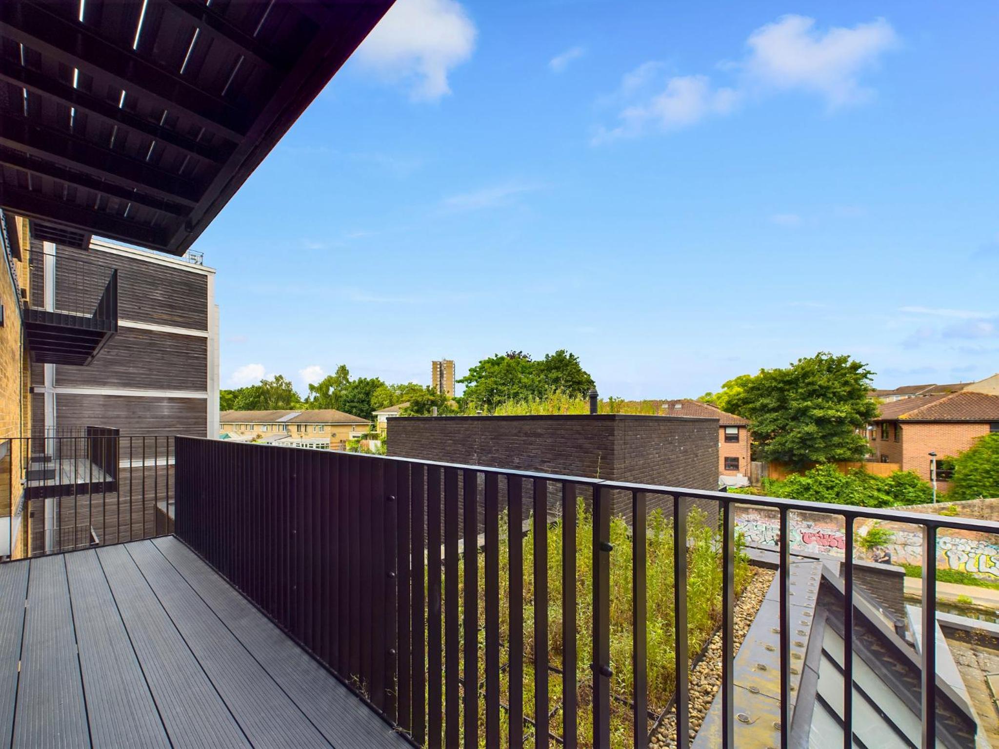 Two-Bedroom Deluxe Apartment with Balcony