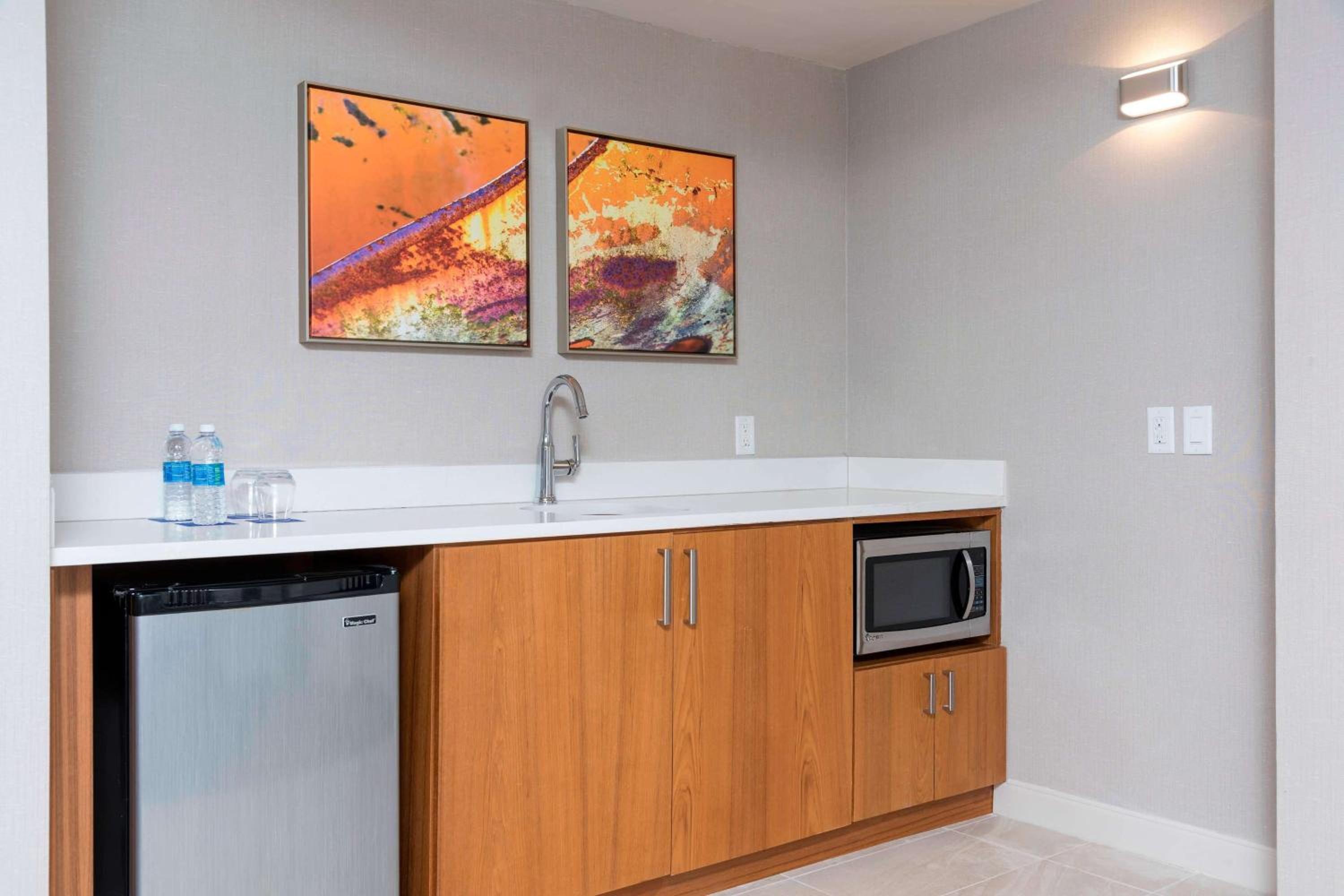 King Suite with Kitchenette photo 3