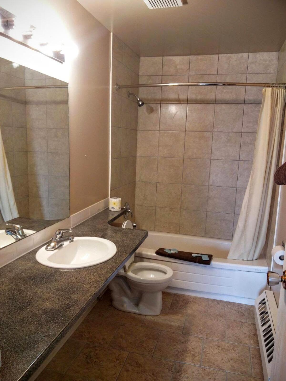 Standard Queen Room photo 3
