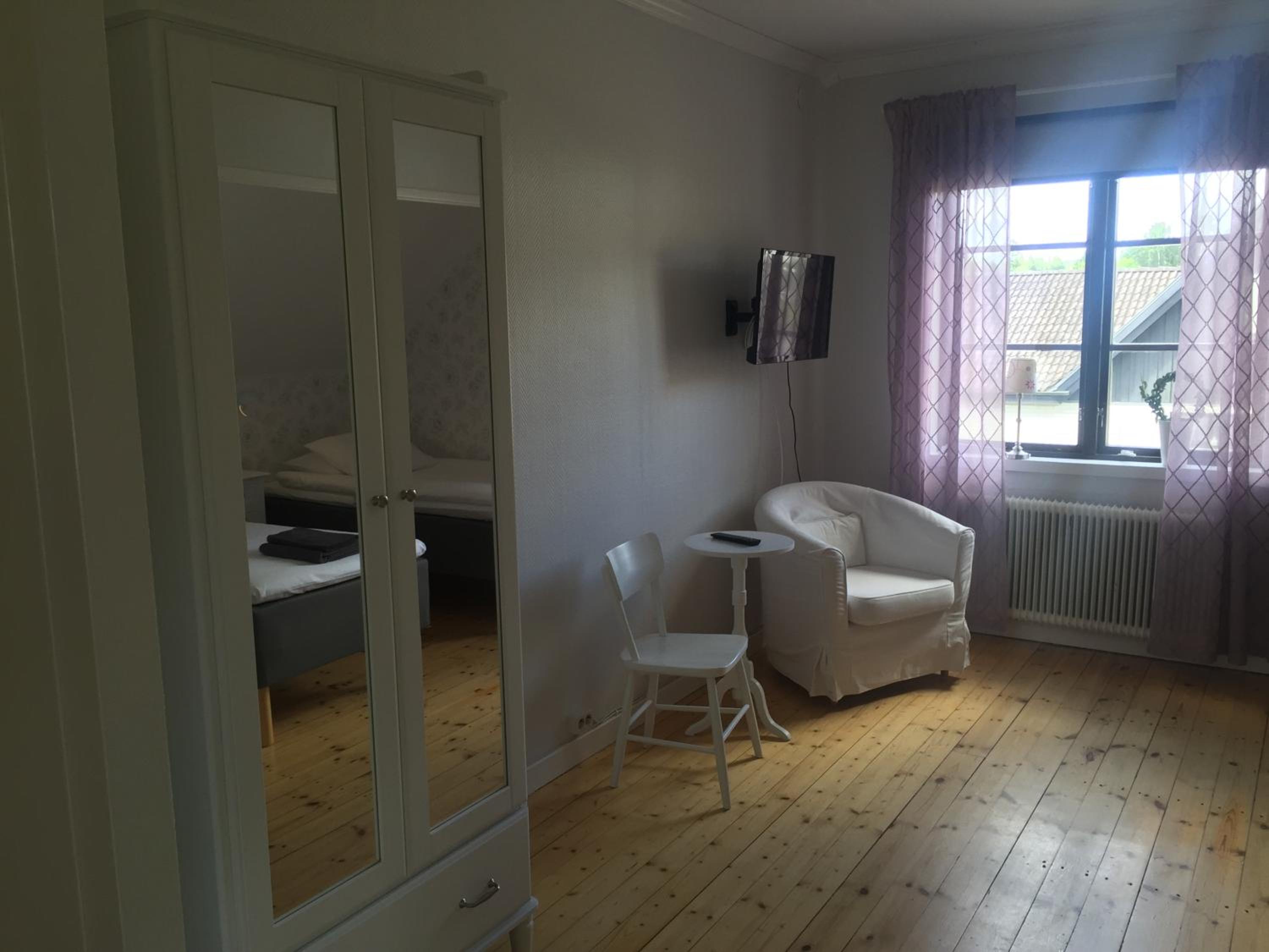 Large Single Room photo 1