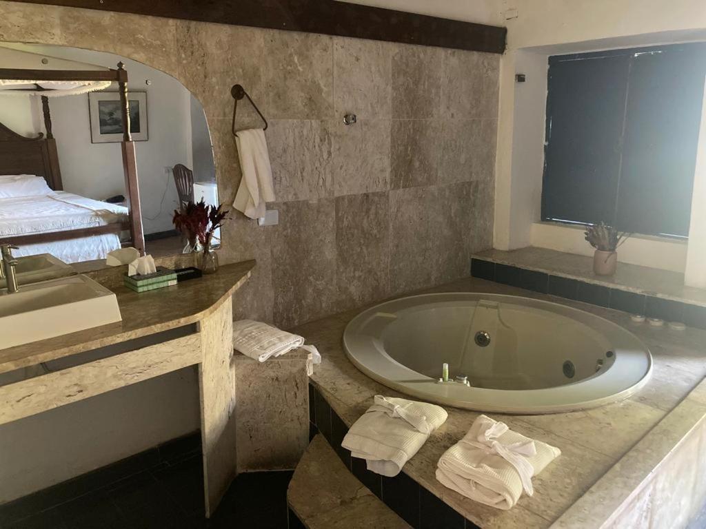 King Room with Spa Bath photo 2