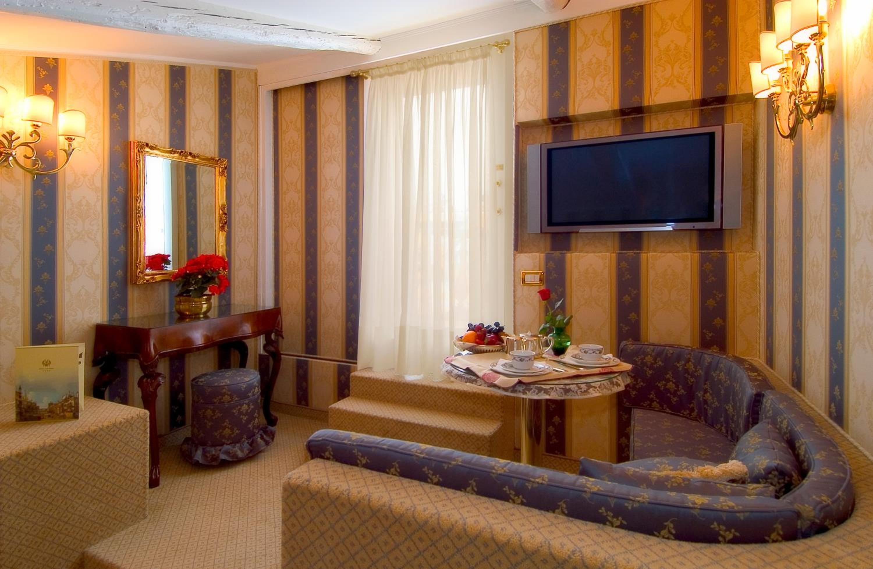 Suite with Terrace and San Marco View