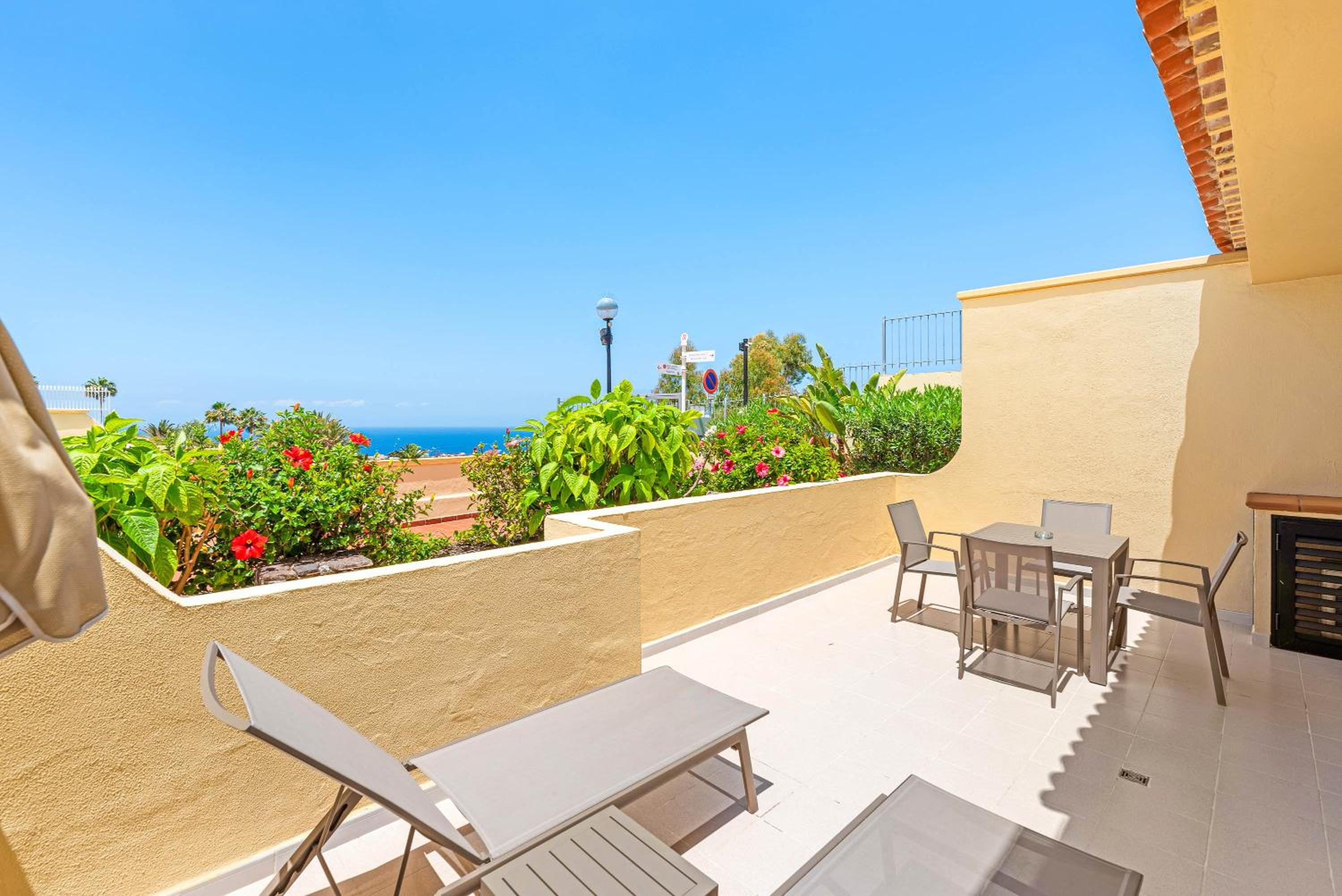 One-Bedroom Superior Apartment with Ocean View