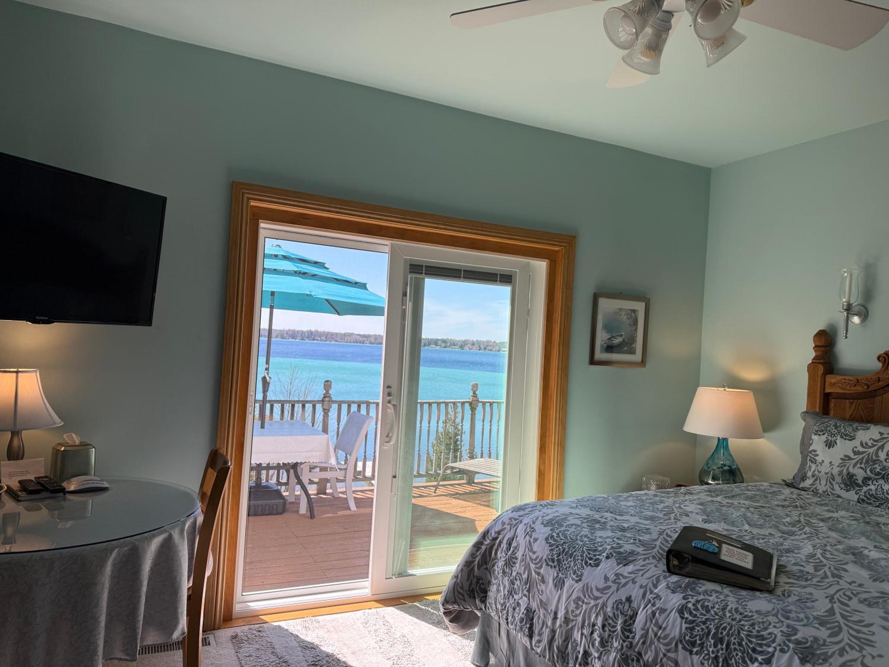 King Suite with Balcony photo 2