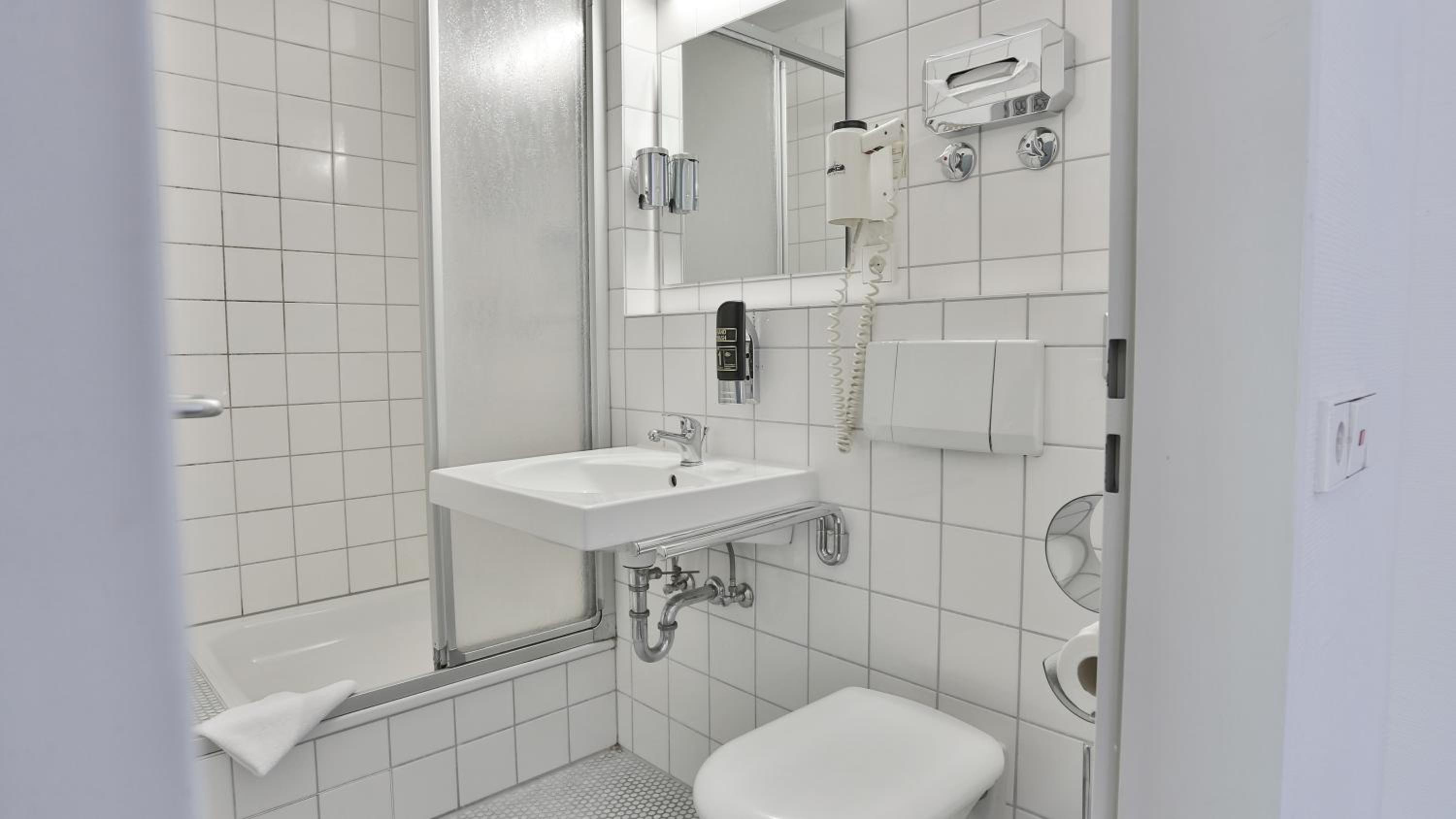 Single Room photo 3