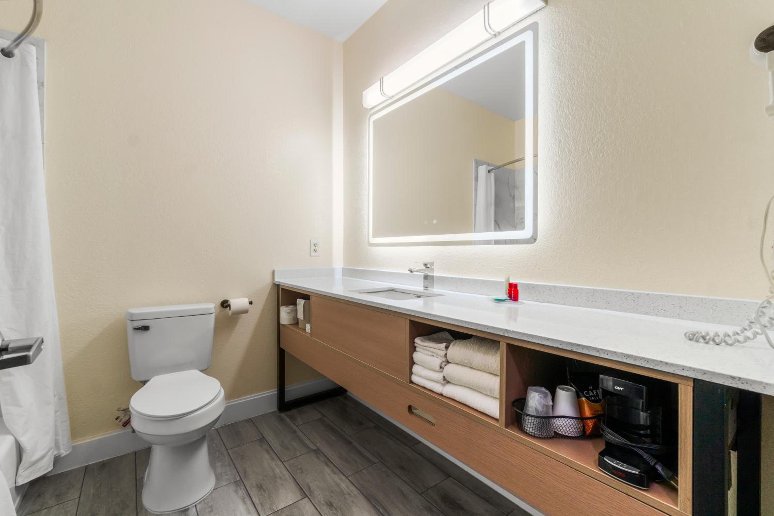 2 Queen Beds Pet Friendly Non Smoking - Photo 4