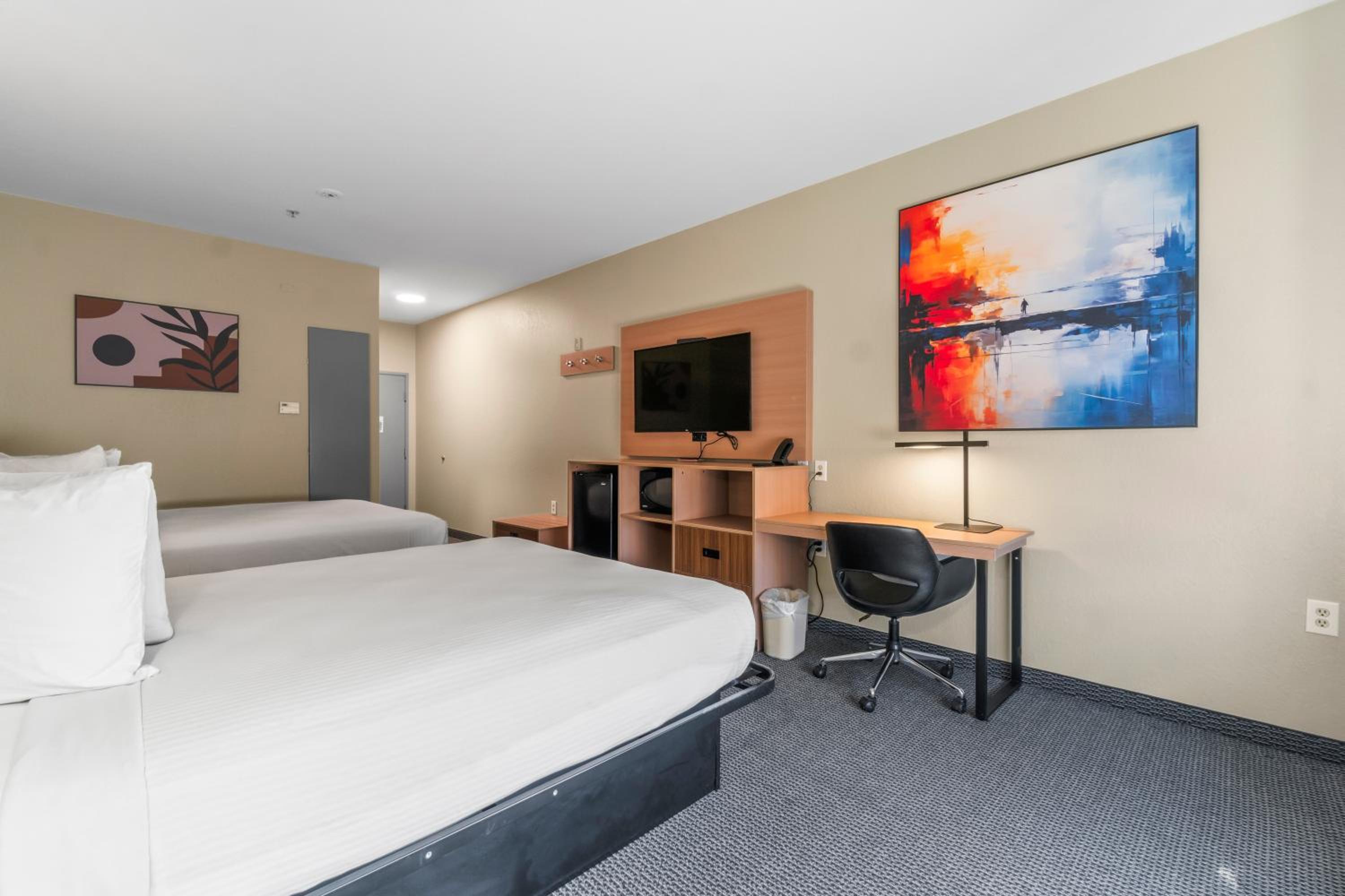 2 Queen Beds Pet Friendly Non Smoking - Photo 2
