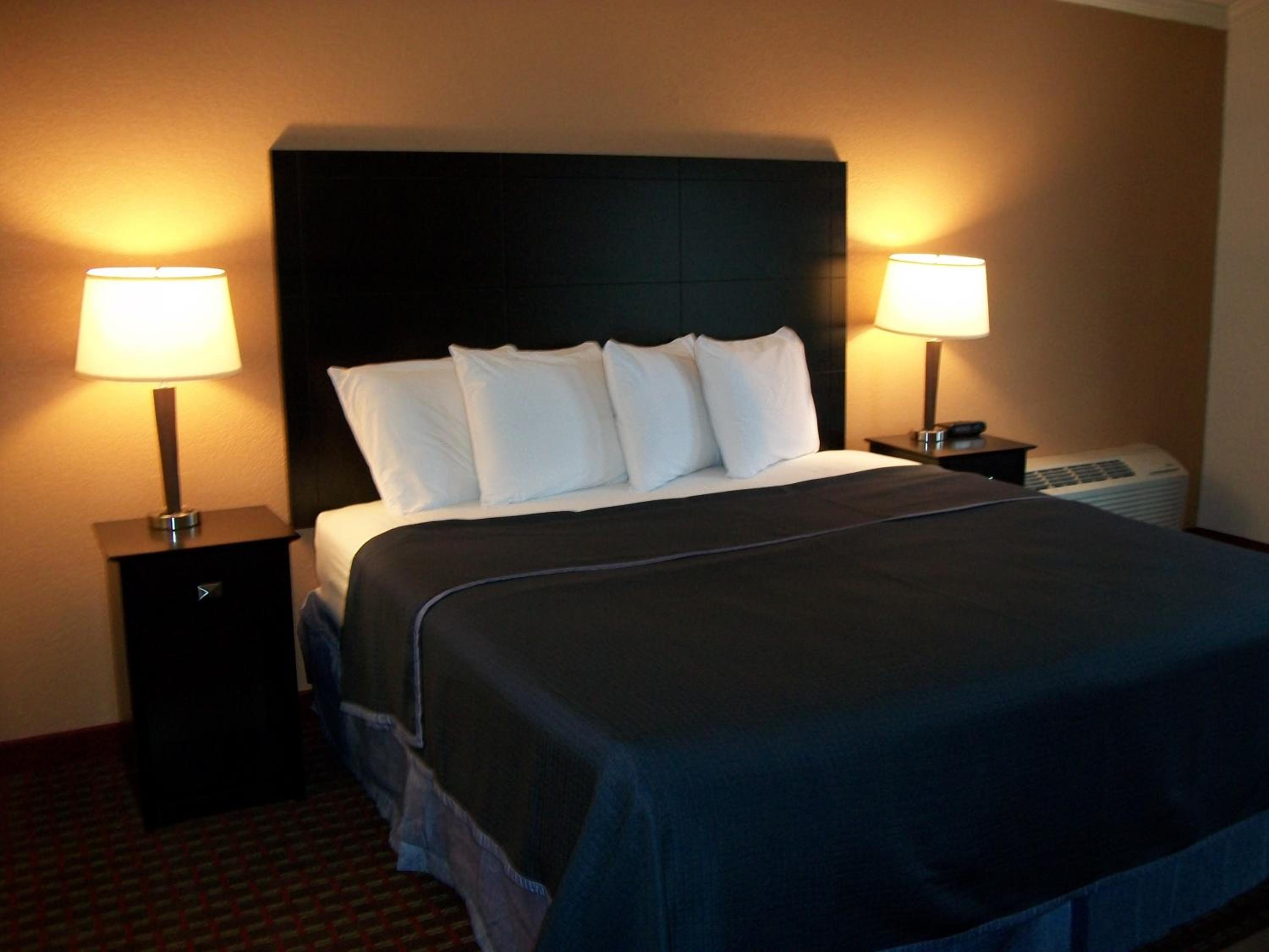 Queen Room - Photo 1