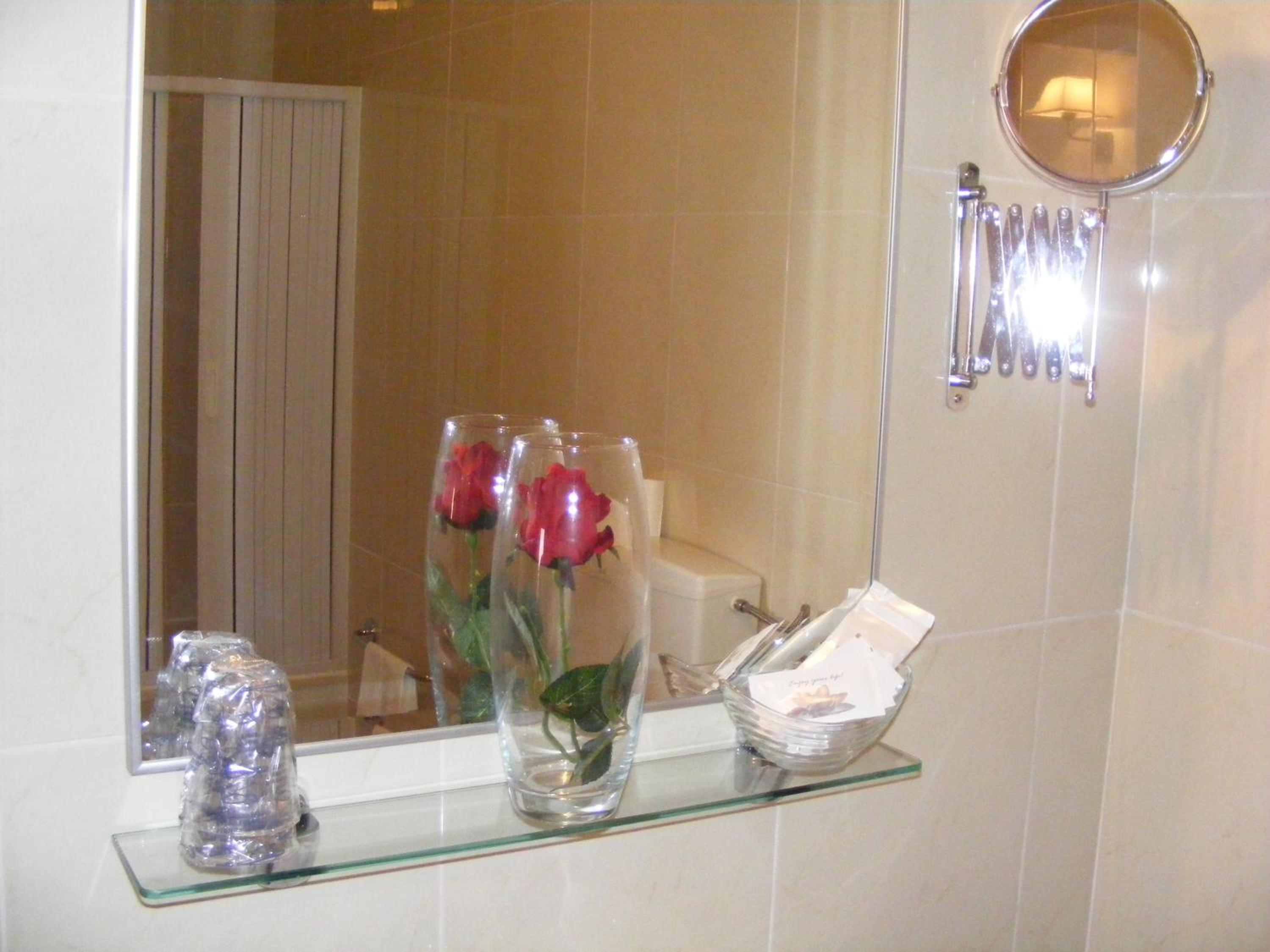 Double or Twin Room with Extra Bed - Photo 11