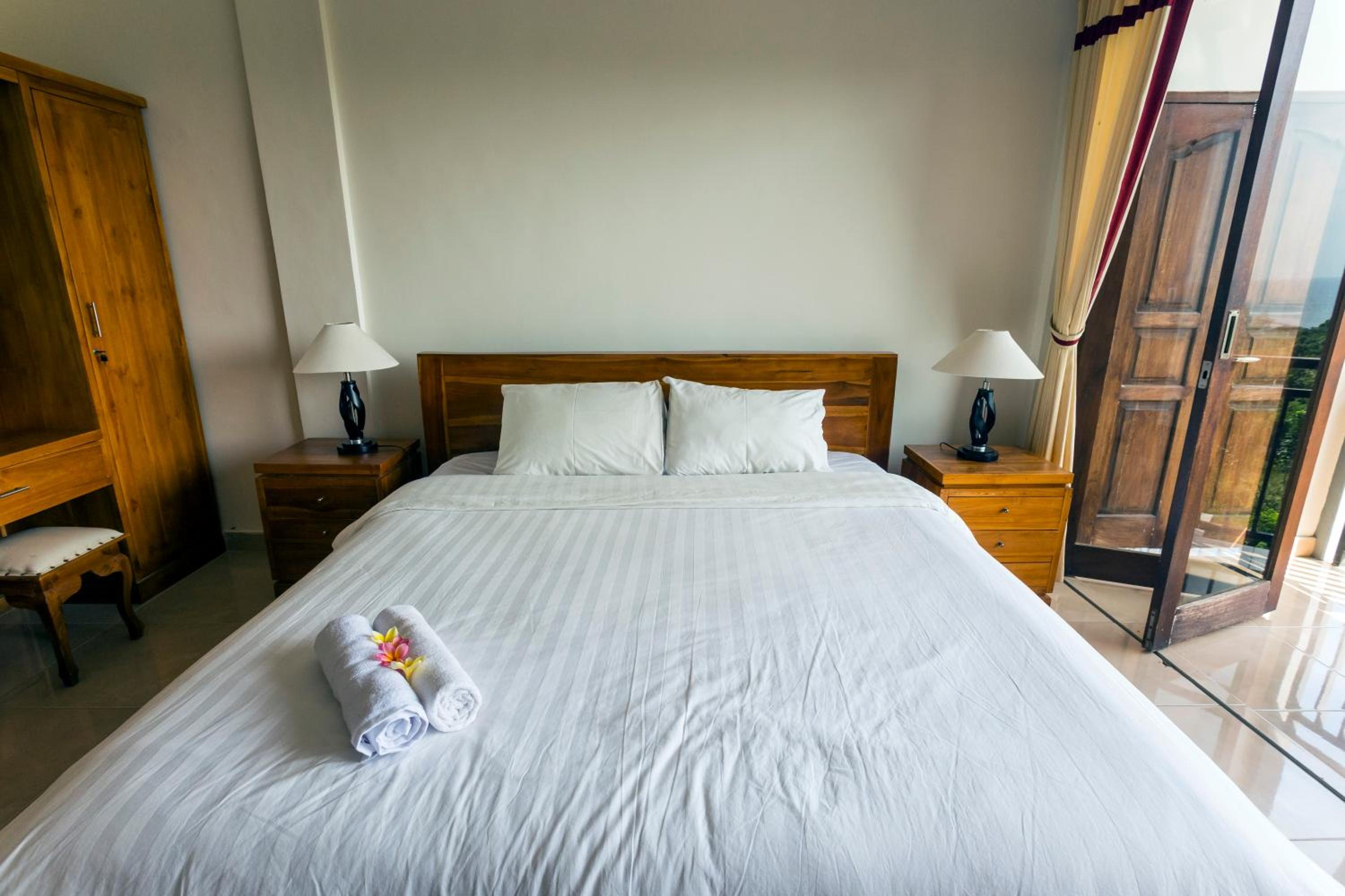 Deluxe Double or Twin Room with Balcony - Photo 9
