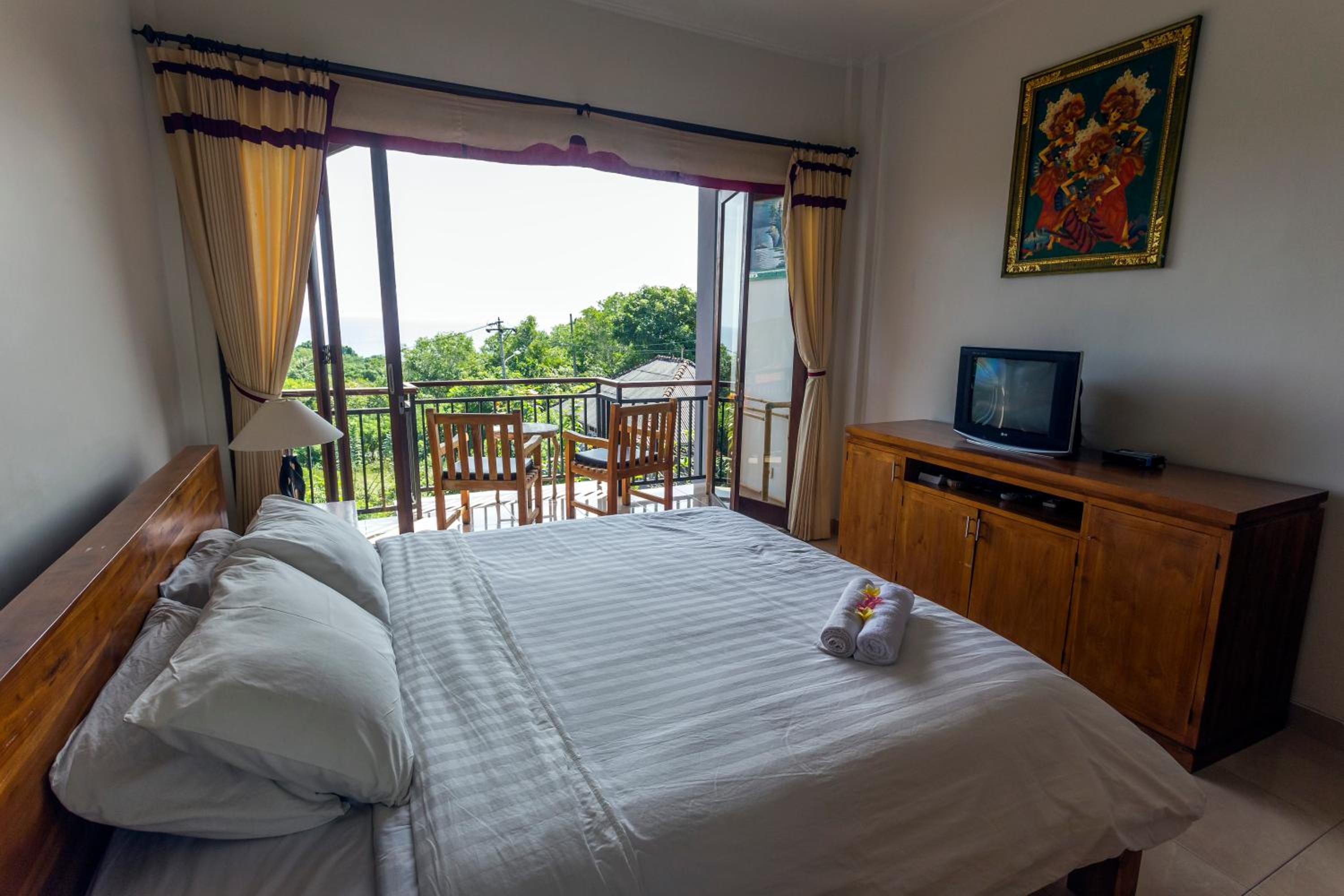 Deluxe Double or Twin Room with Balcony - Photo 2