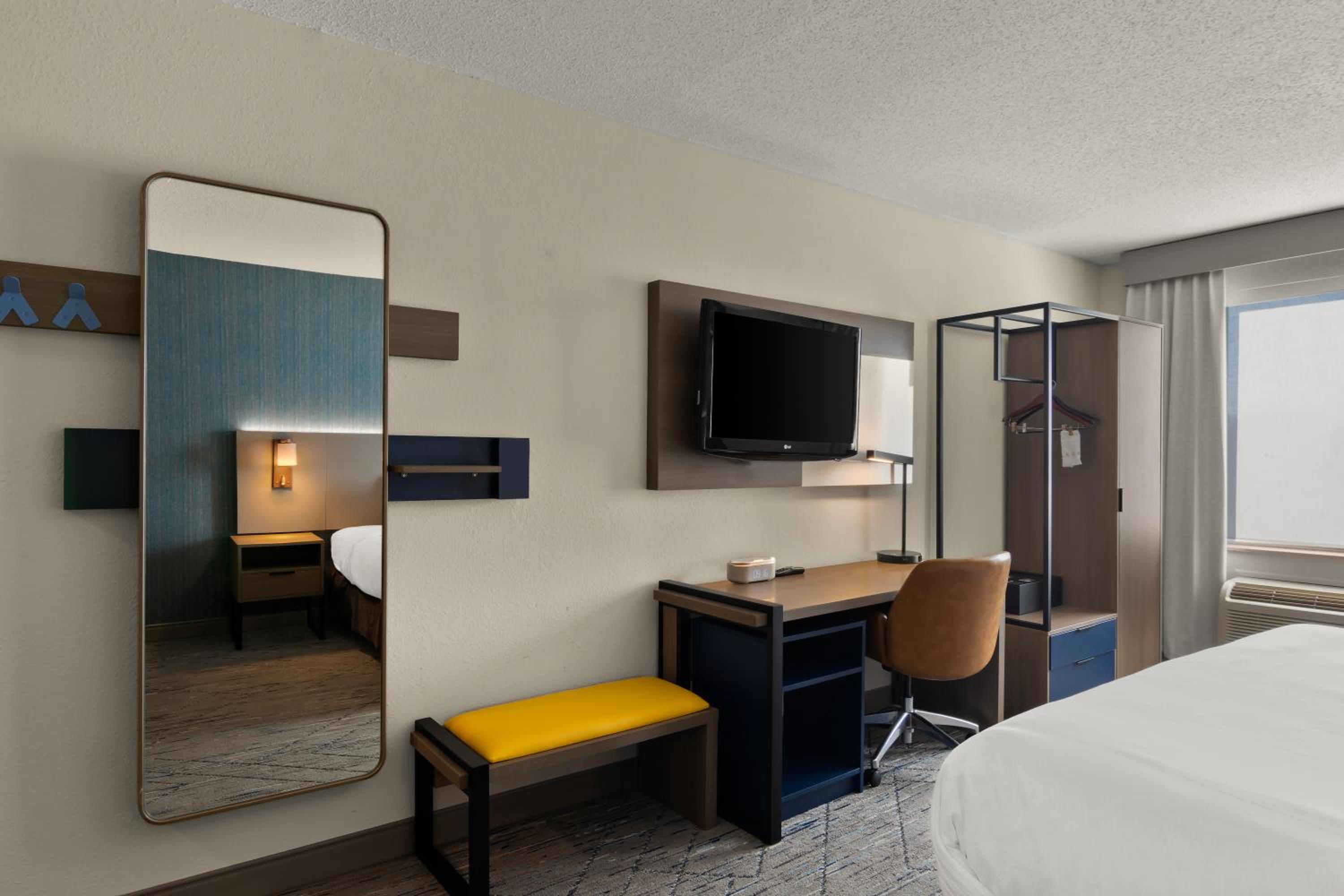 Standard King Room - Photo 5