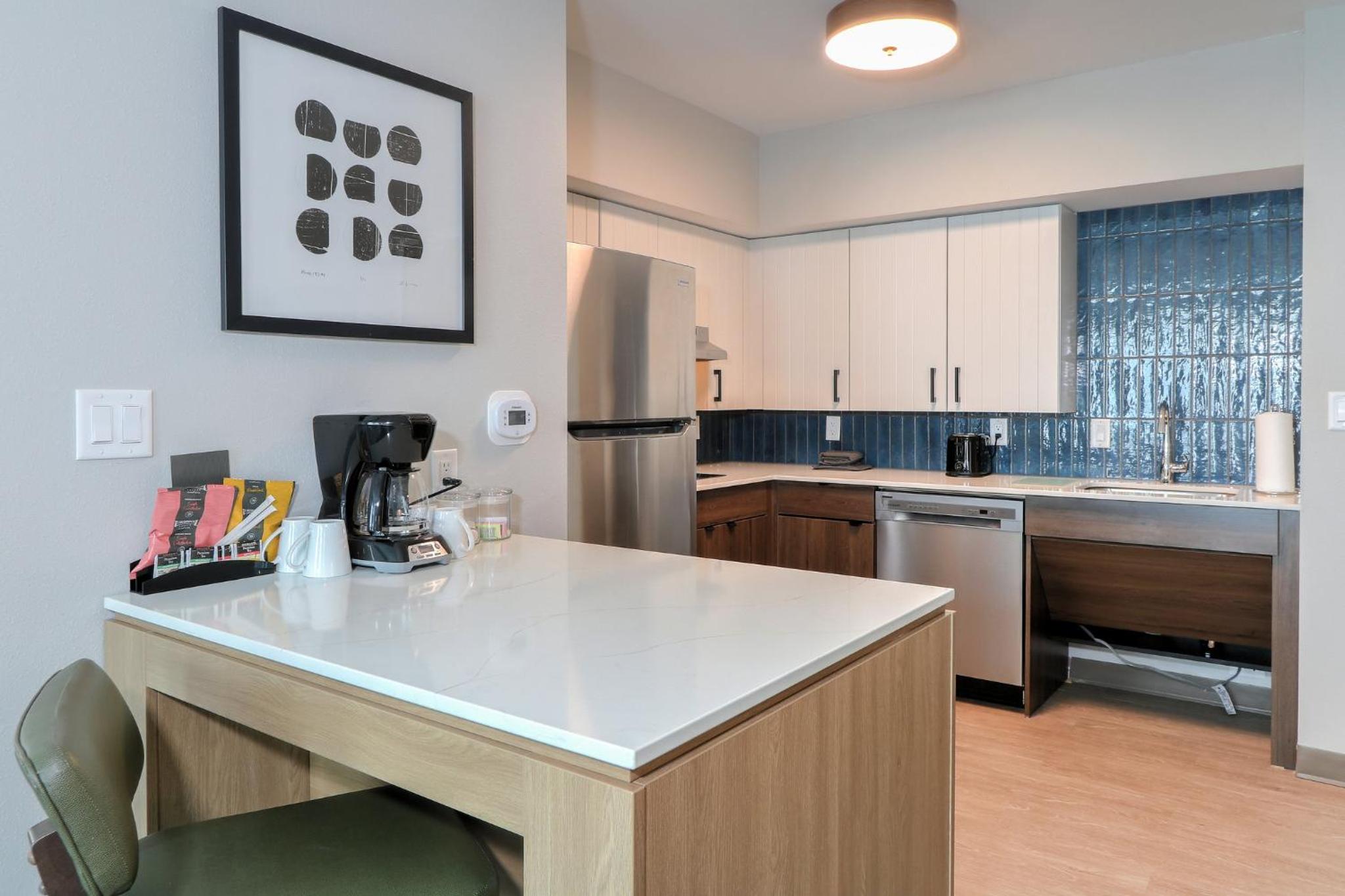Premium Suite - Photo 11