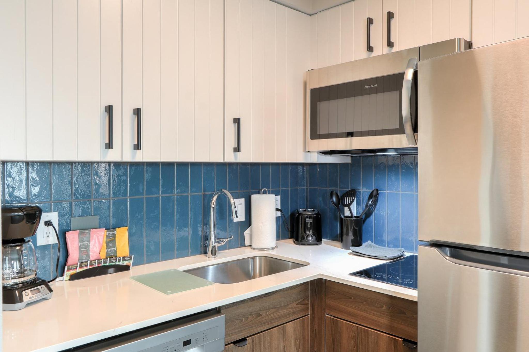Premium Suite - Photo 12