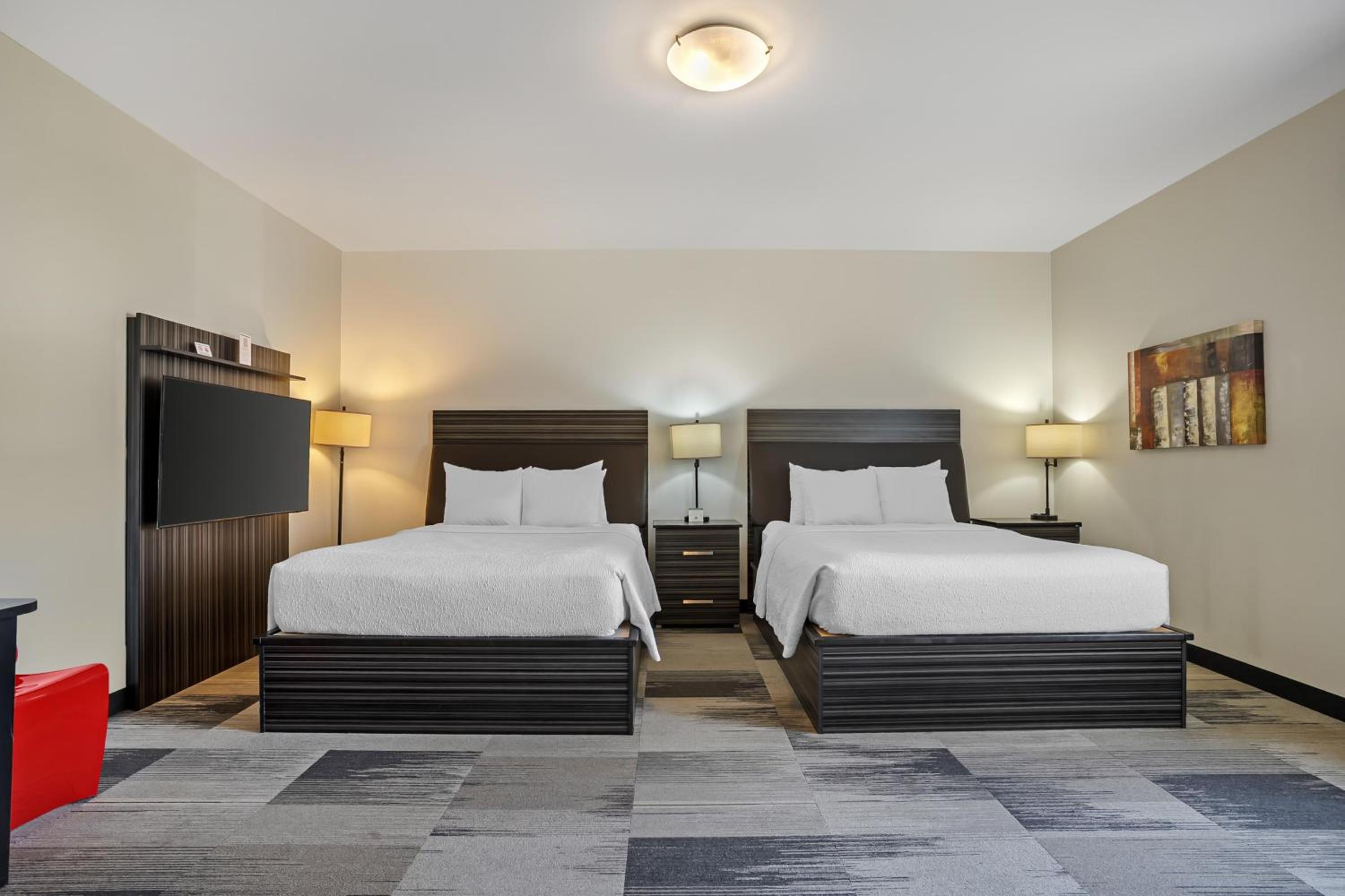 Queen Room with Two Queen Beds and Roll-In Shower - Disability/Non-Smoking photo 2