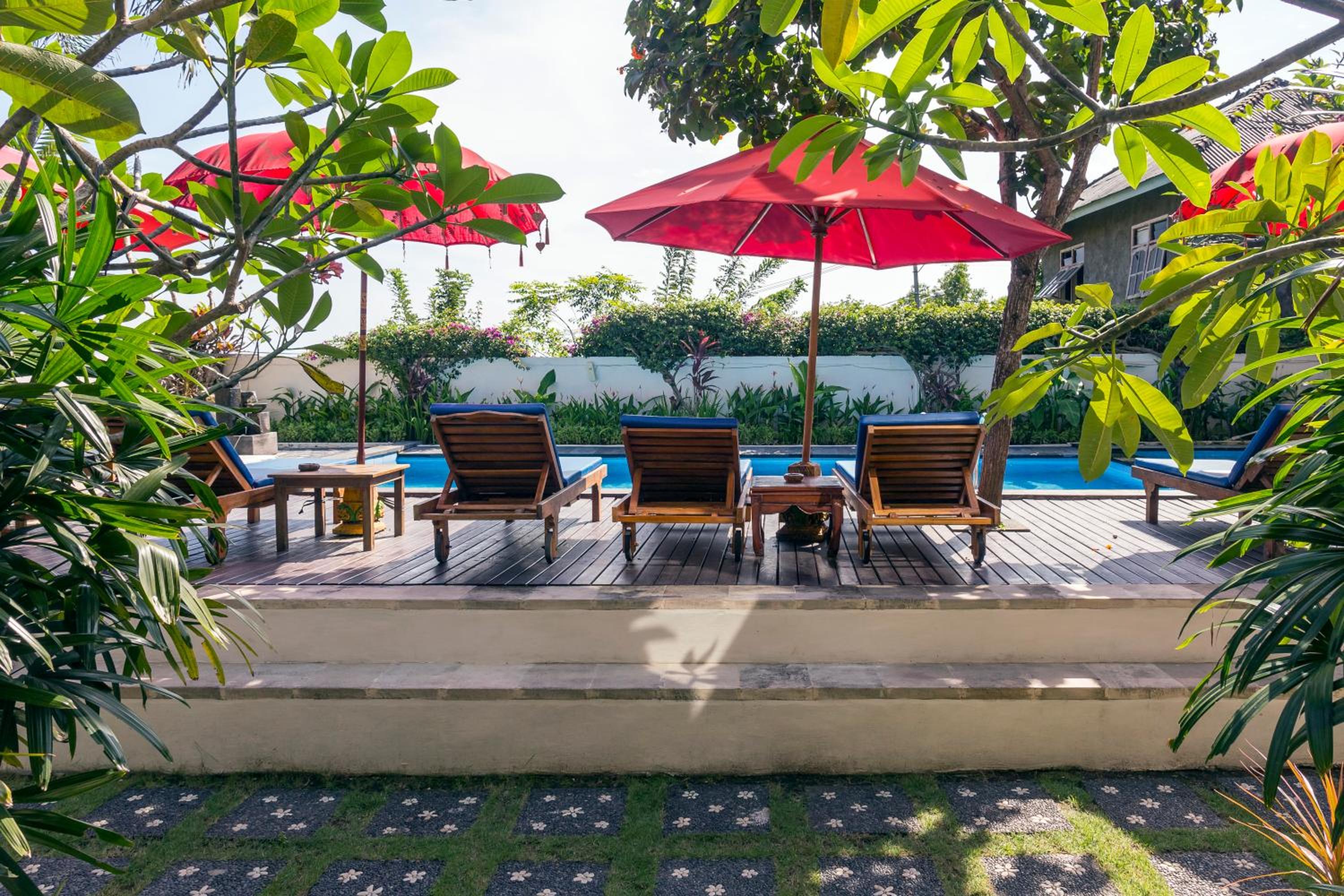 Deluxe Double or Twin Room with Pool Access photo 3