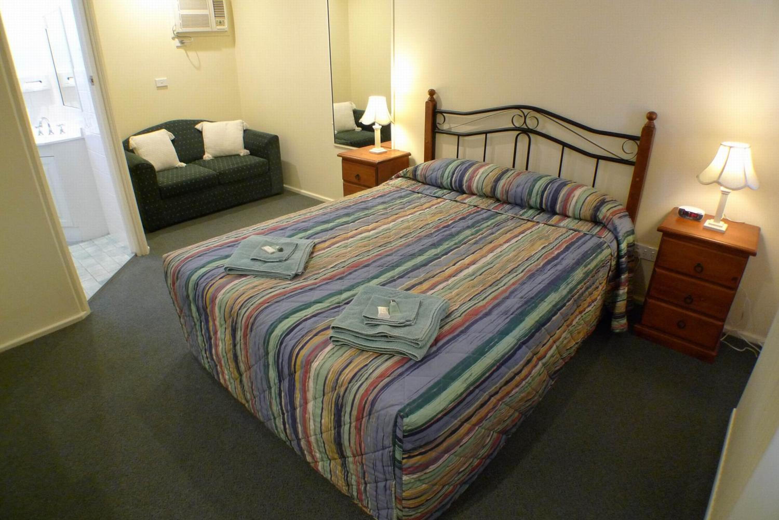 Queen Room photo 3