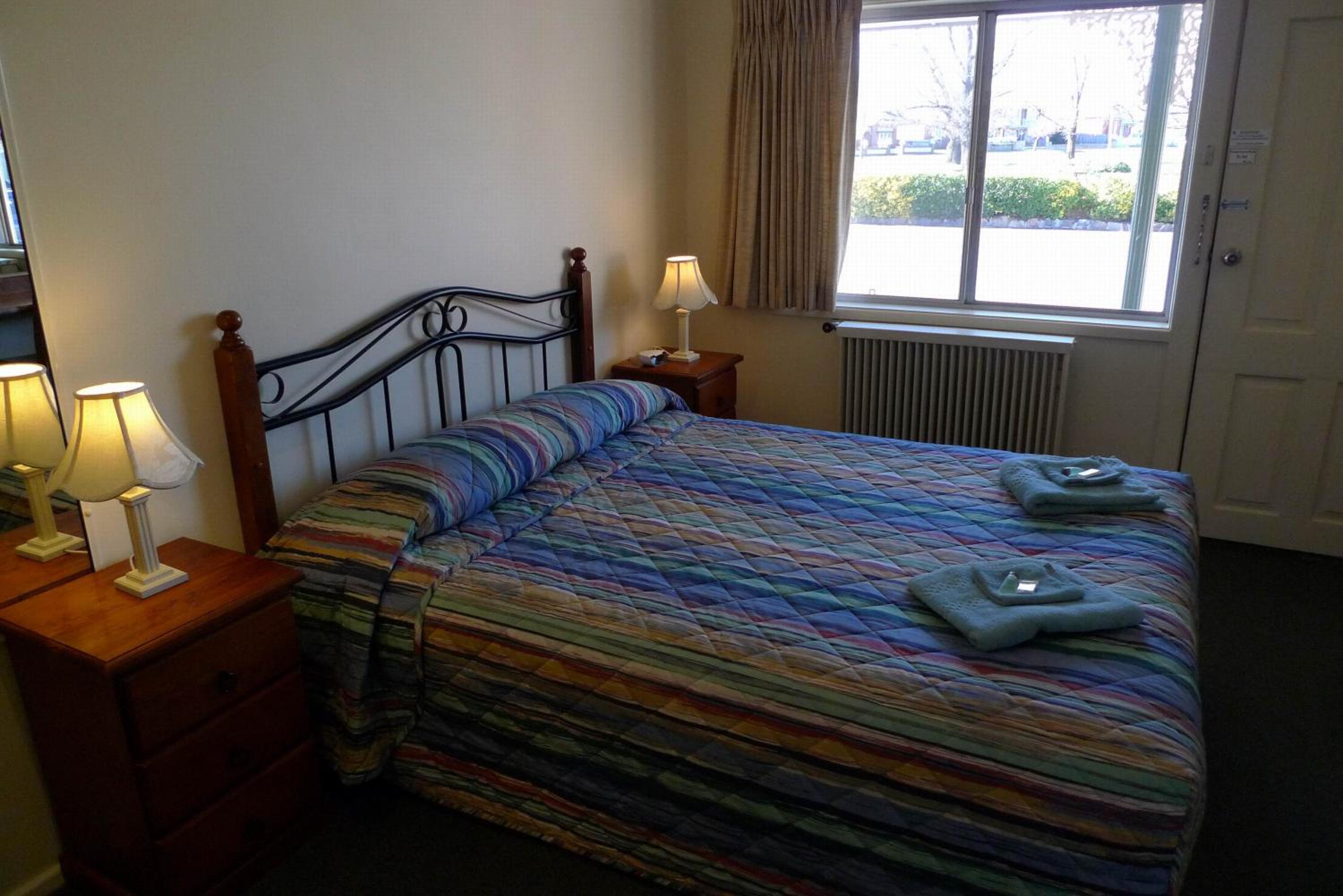 Queen Room photo 2