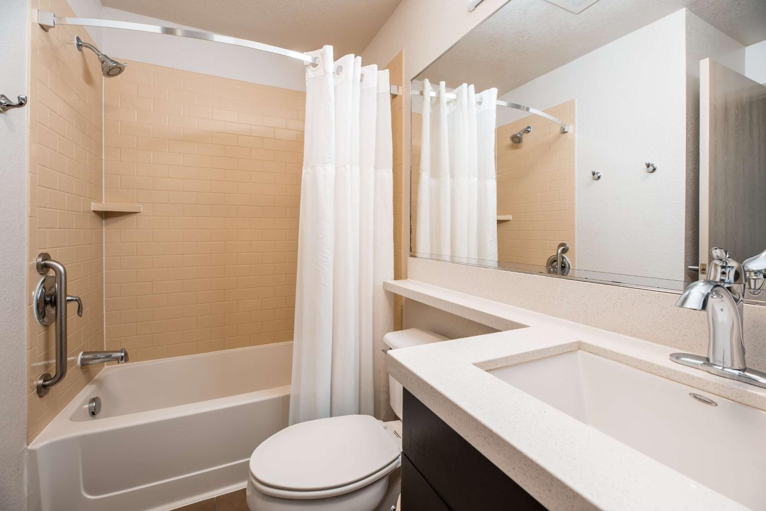 Suite - Photo 2