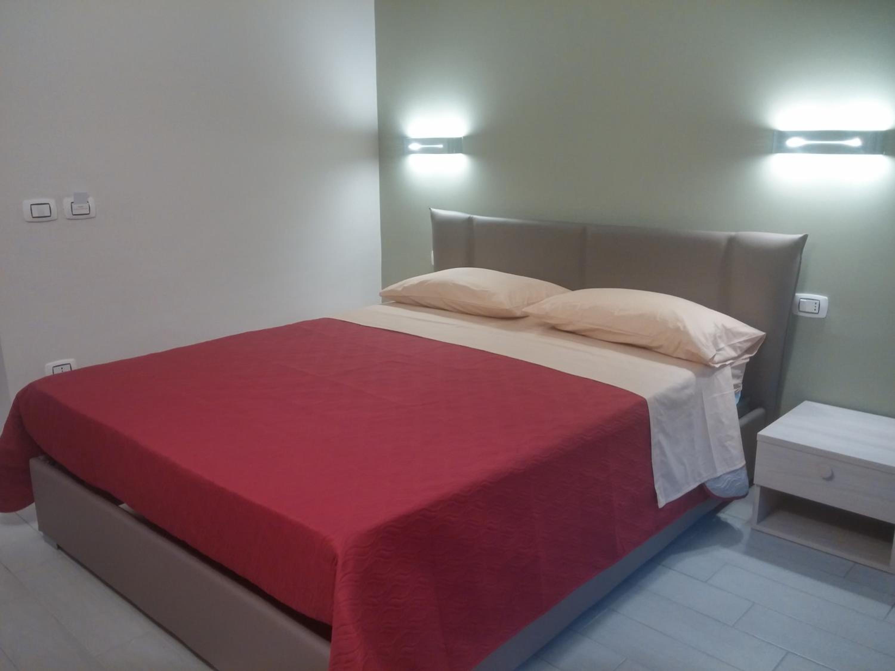 Deluxe Double Room with Shower - Photo 1