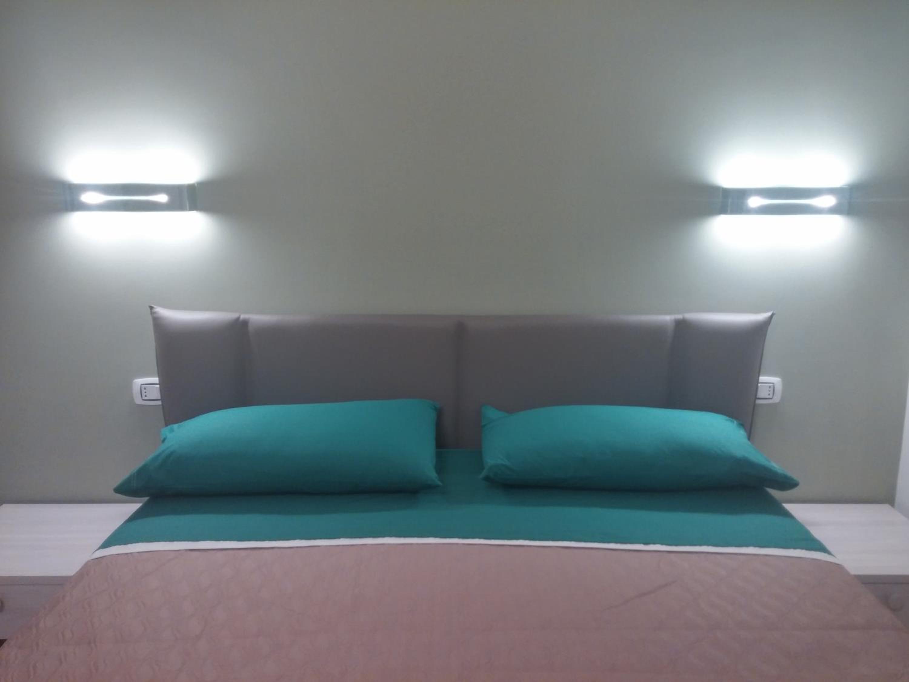 Deluxe Double Room with Shower - Photo 11