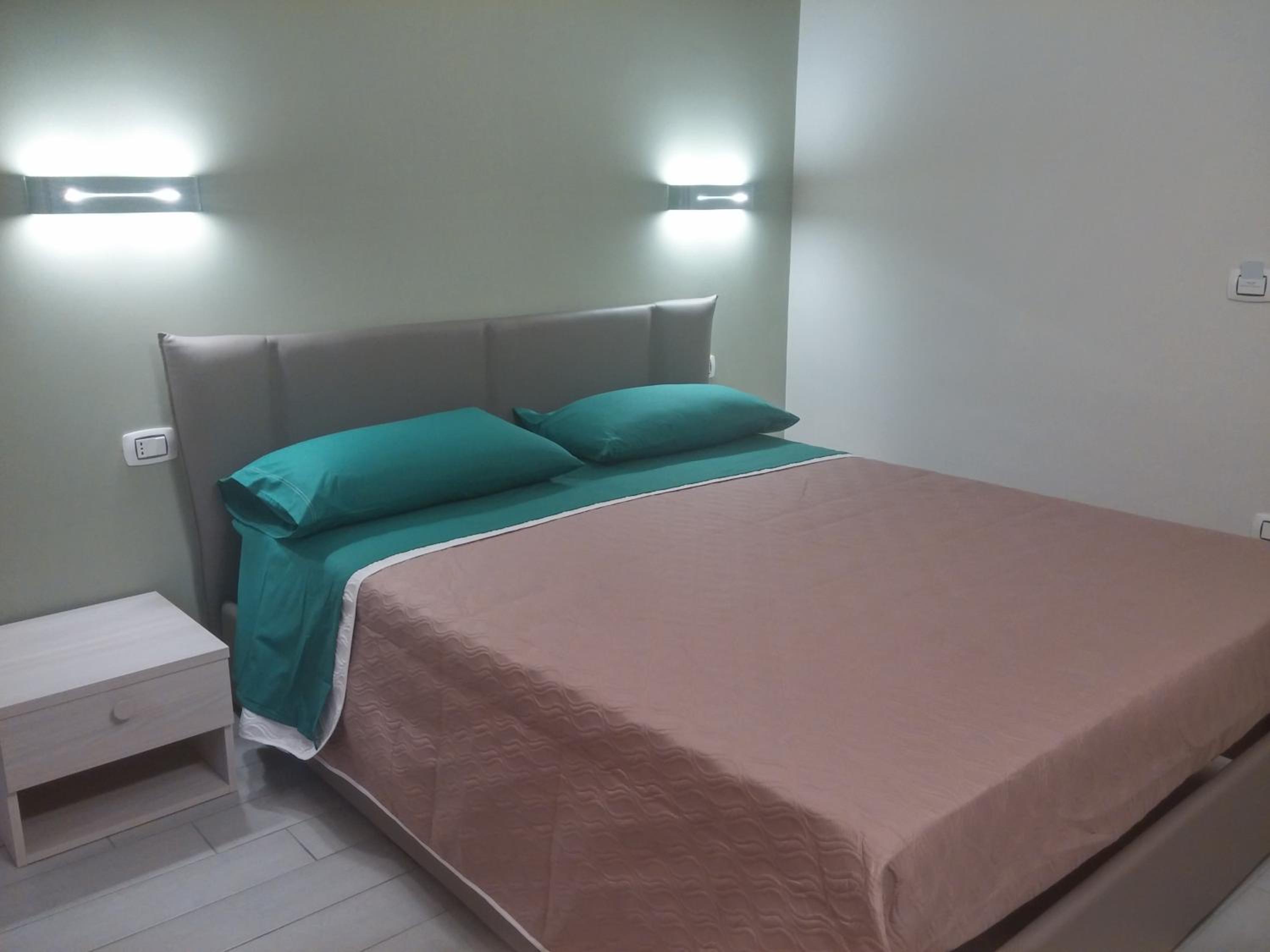 Deluxe Double Room with Shower - Photo 15