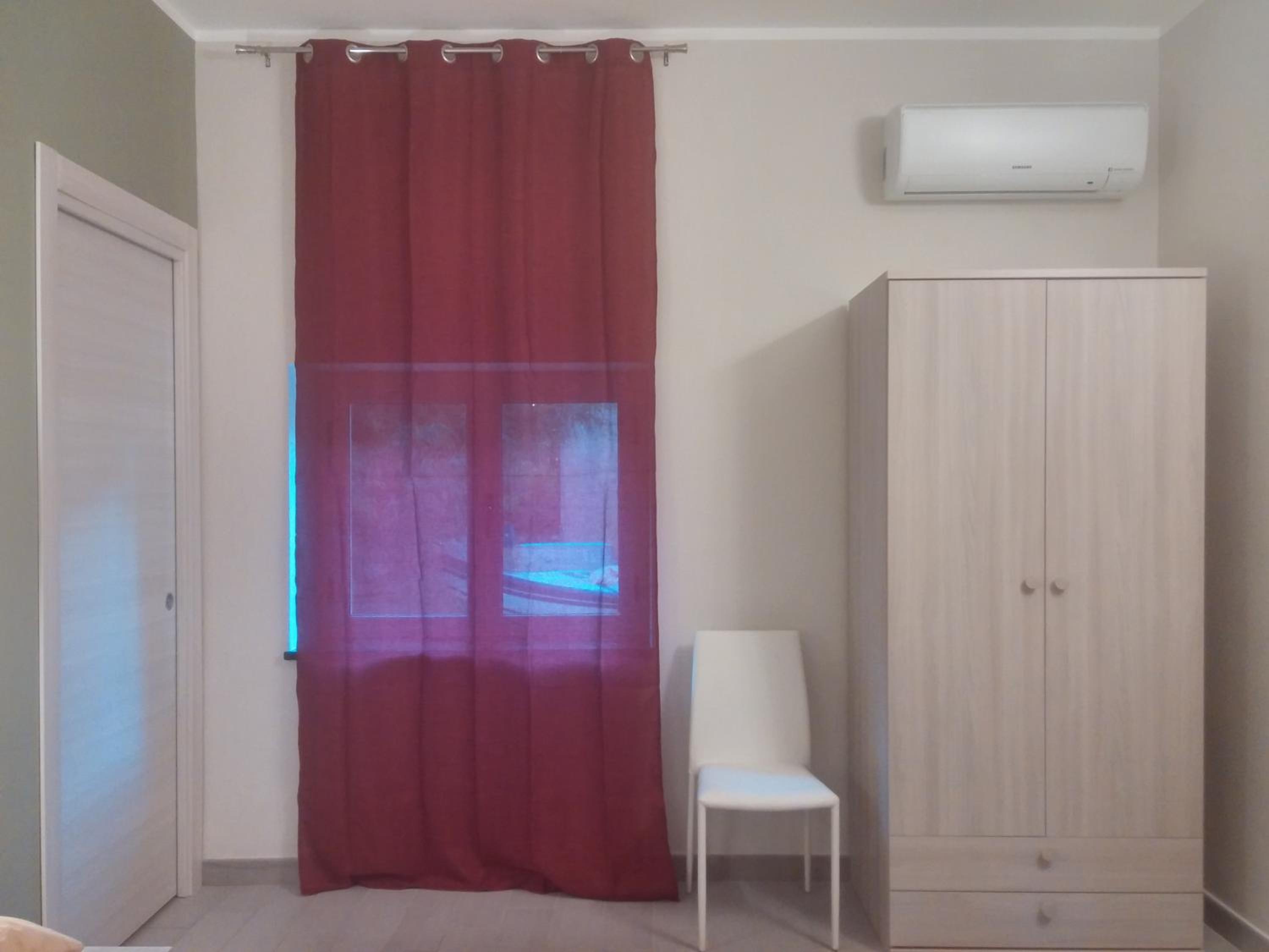 Deluxe Double Room with Shower - Photo 9