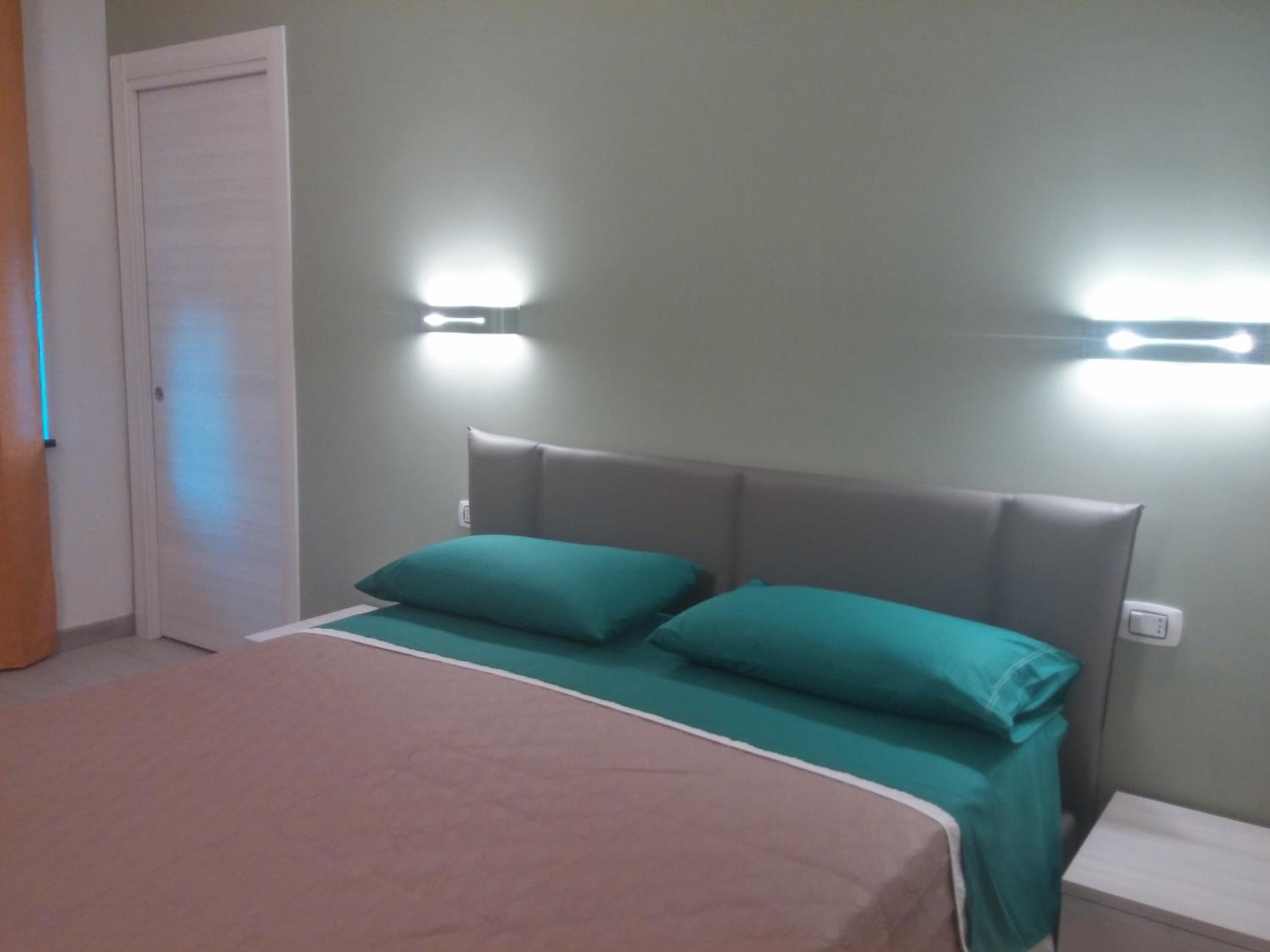 Deluxe Double Room with Shower - Photo 2
