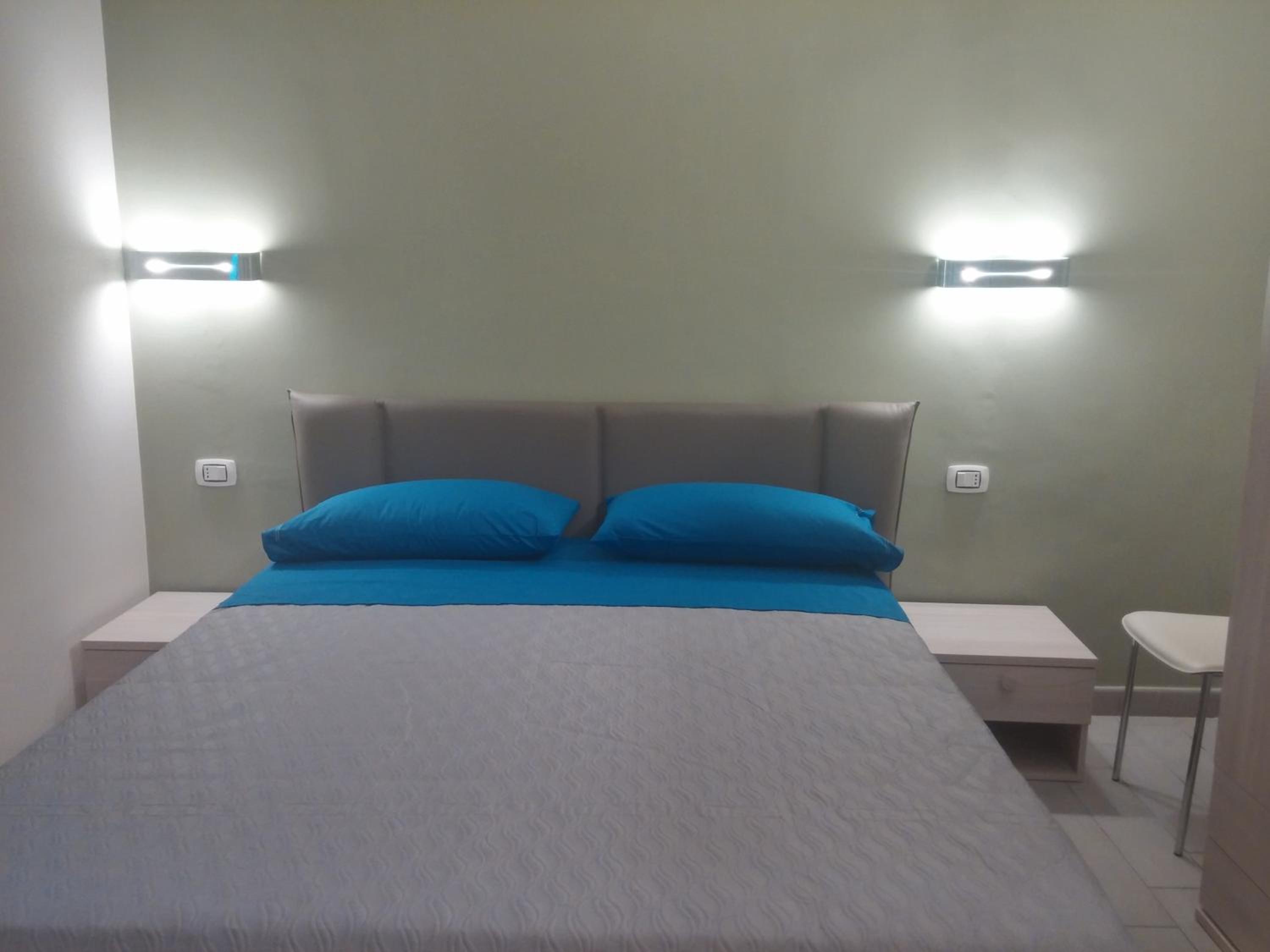 Deluxe Double Room with Shower - Photo 3