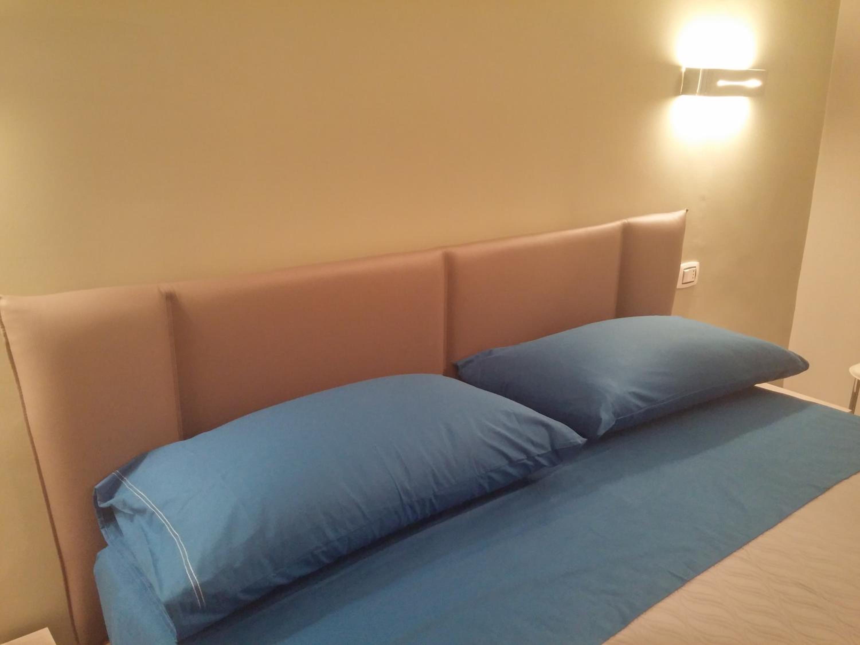 Deluxe Double Room with Shower - Photo 4