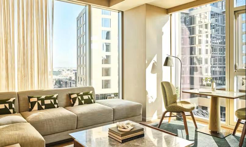 Corner King Suite - Hearing Access