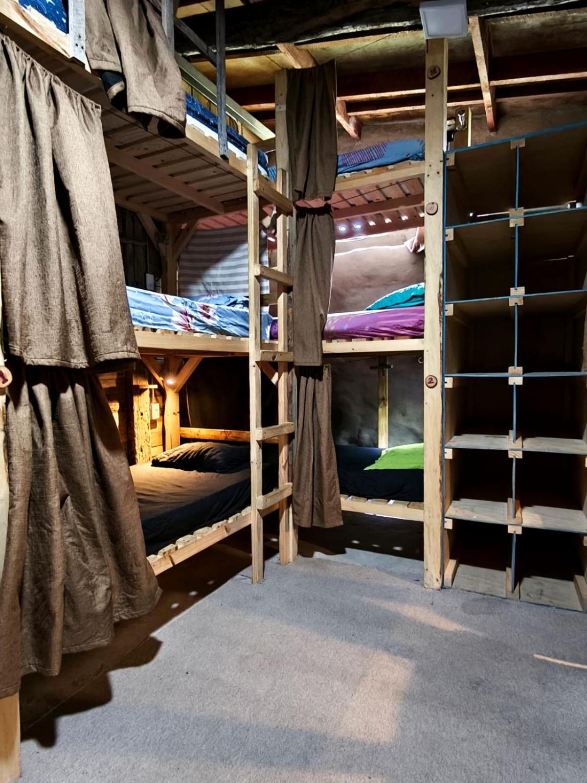 10-Bed Mixed Dormitory Room photo 1