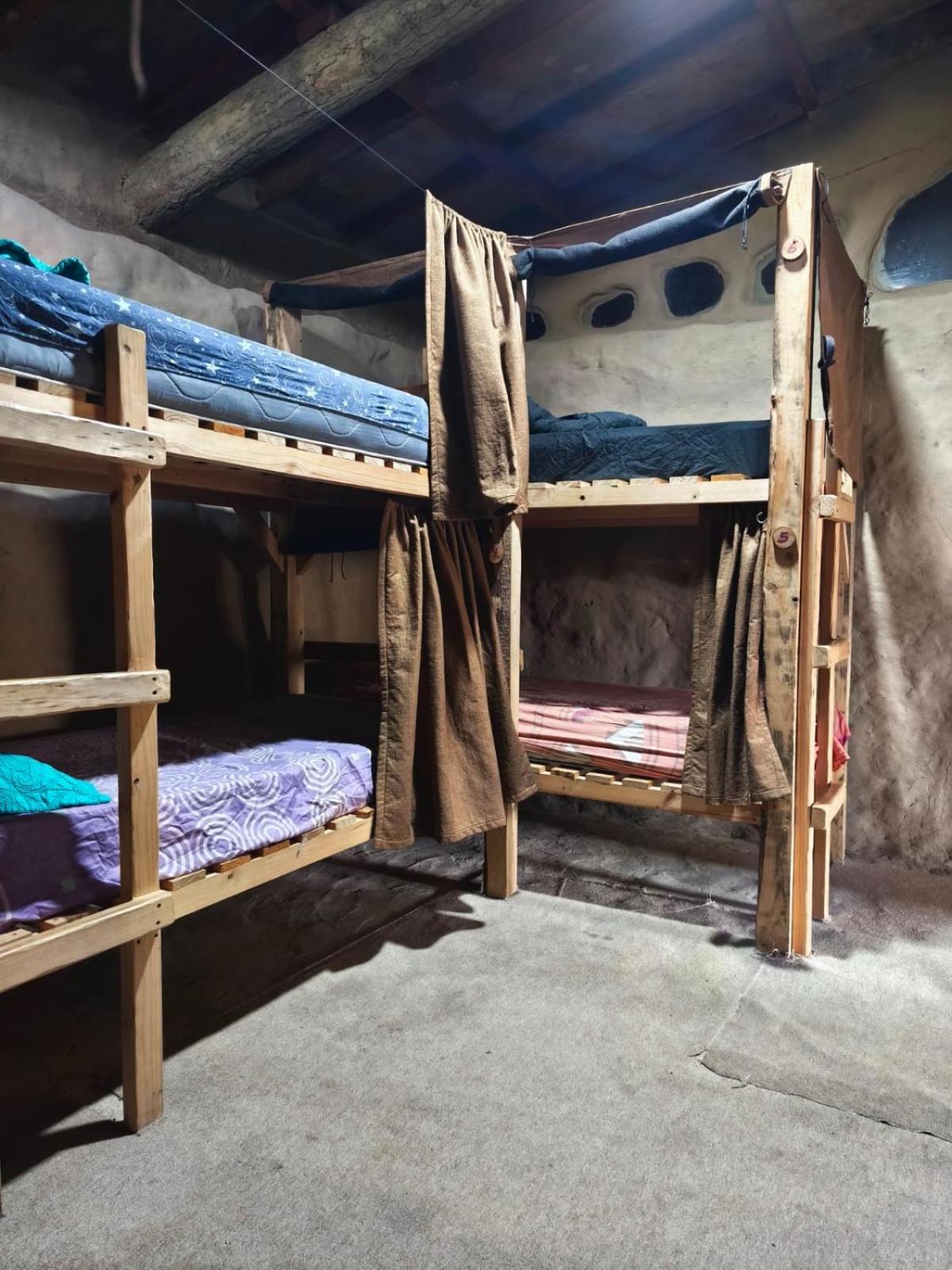 10-Bed Mixed Dormitory Room photo 3