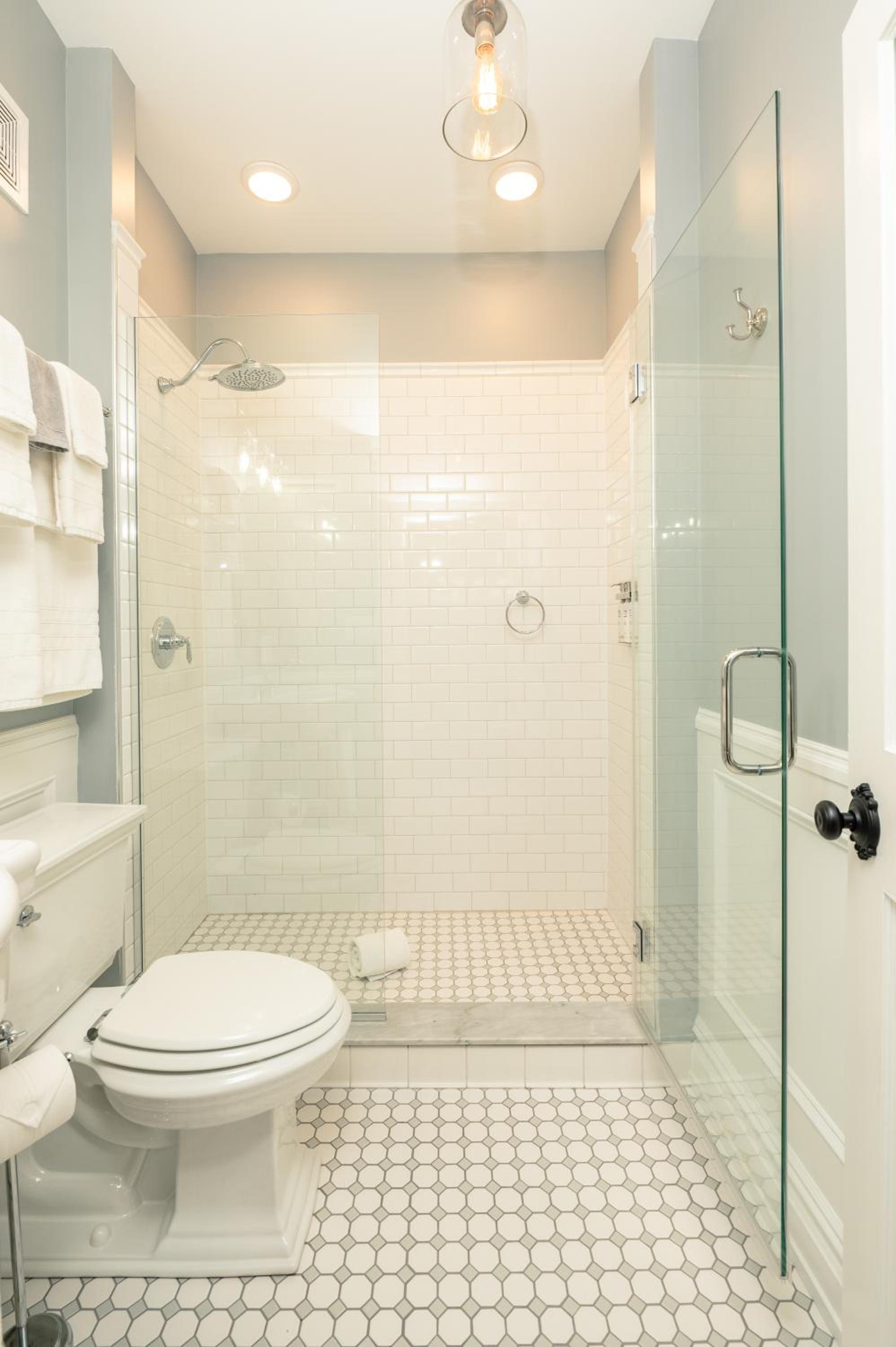 Deluxe King Suite photo 1