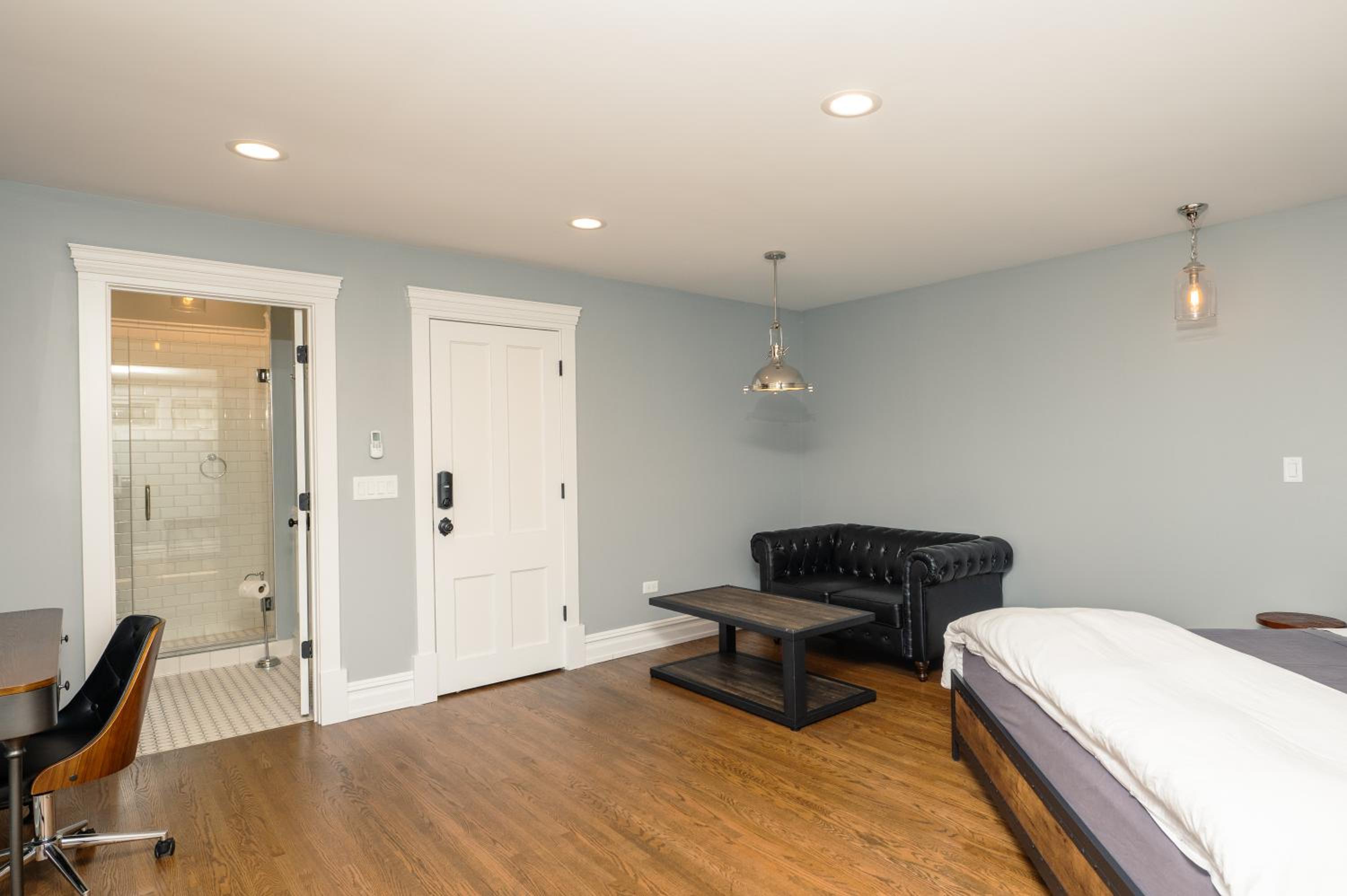 Deluxe King Suite photo 2