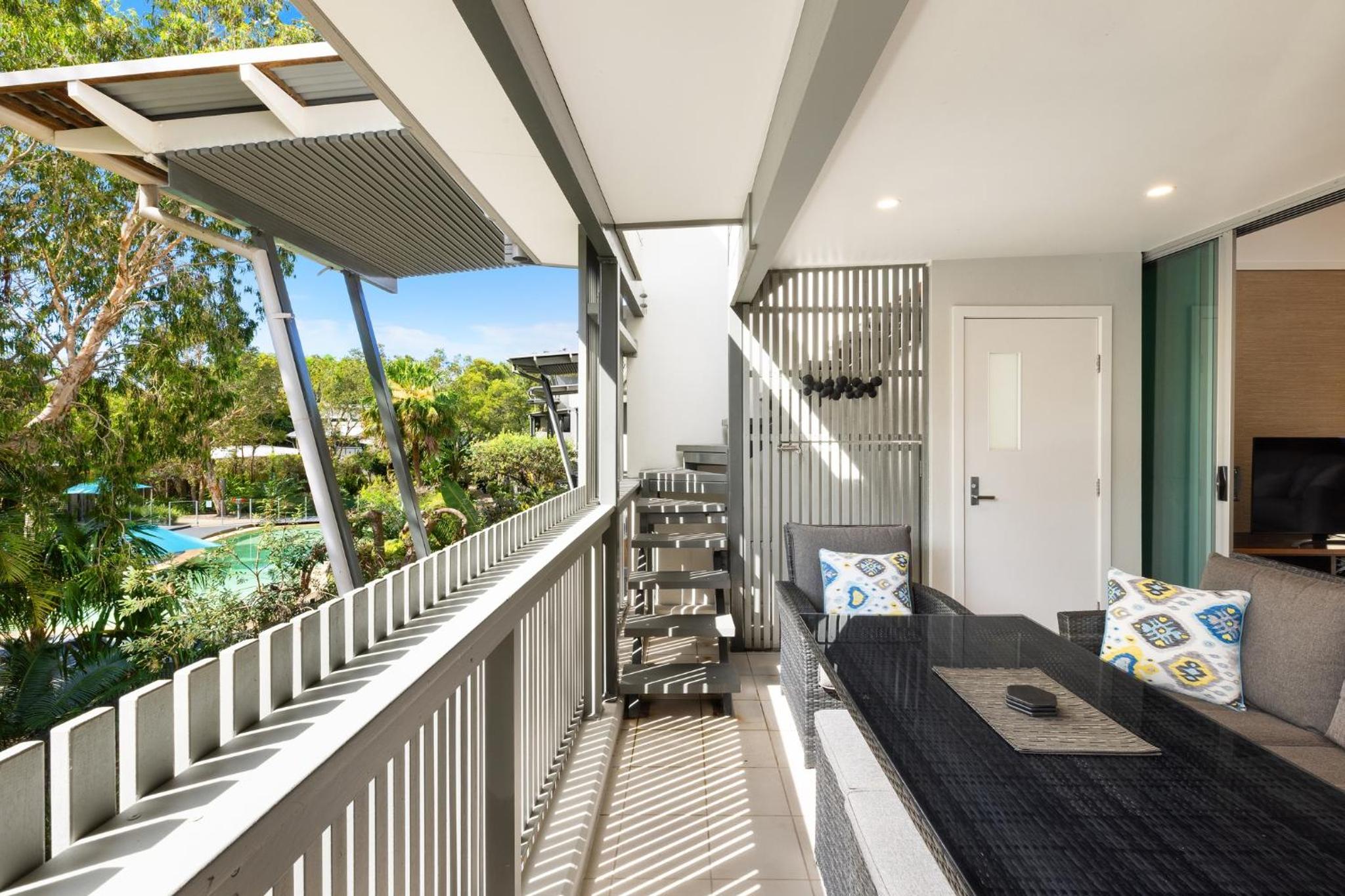 One-Bedroom Apartment with Pool View photo 3