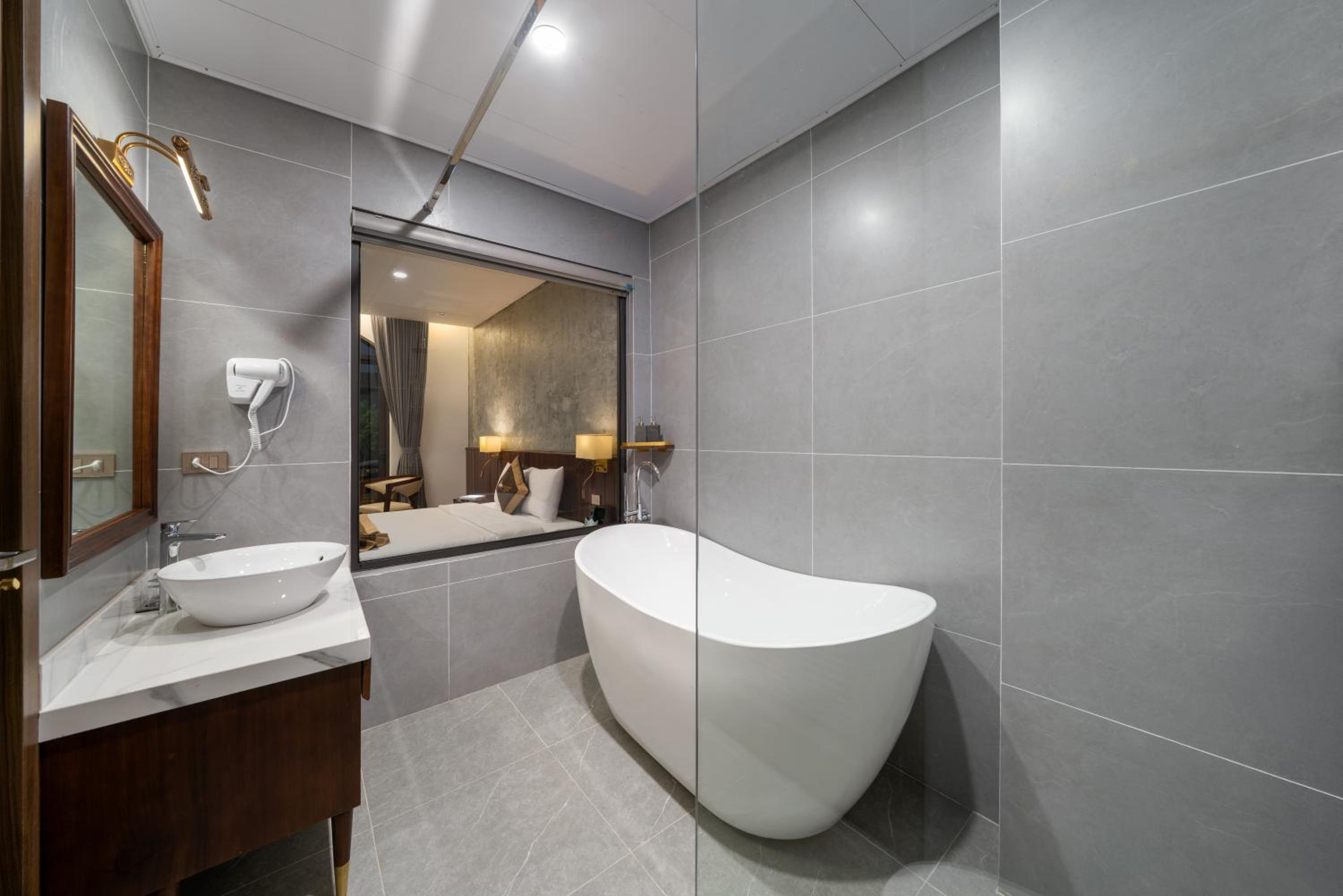 Deluxe Double Room with Bath photo 3