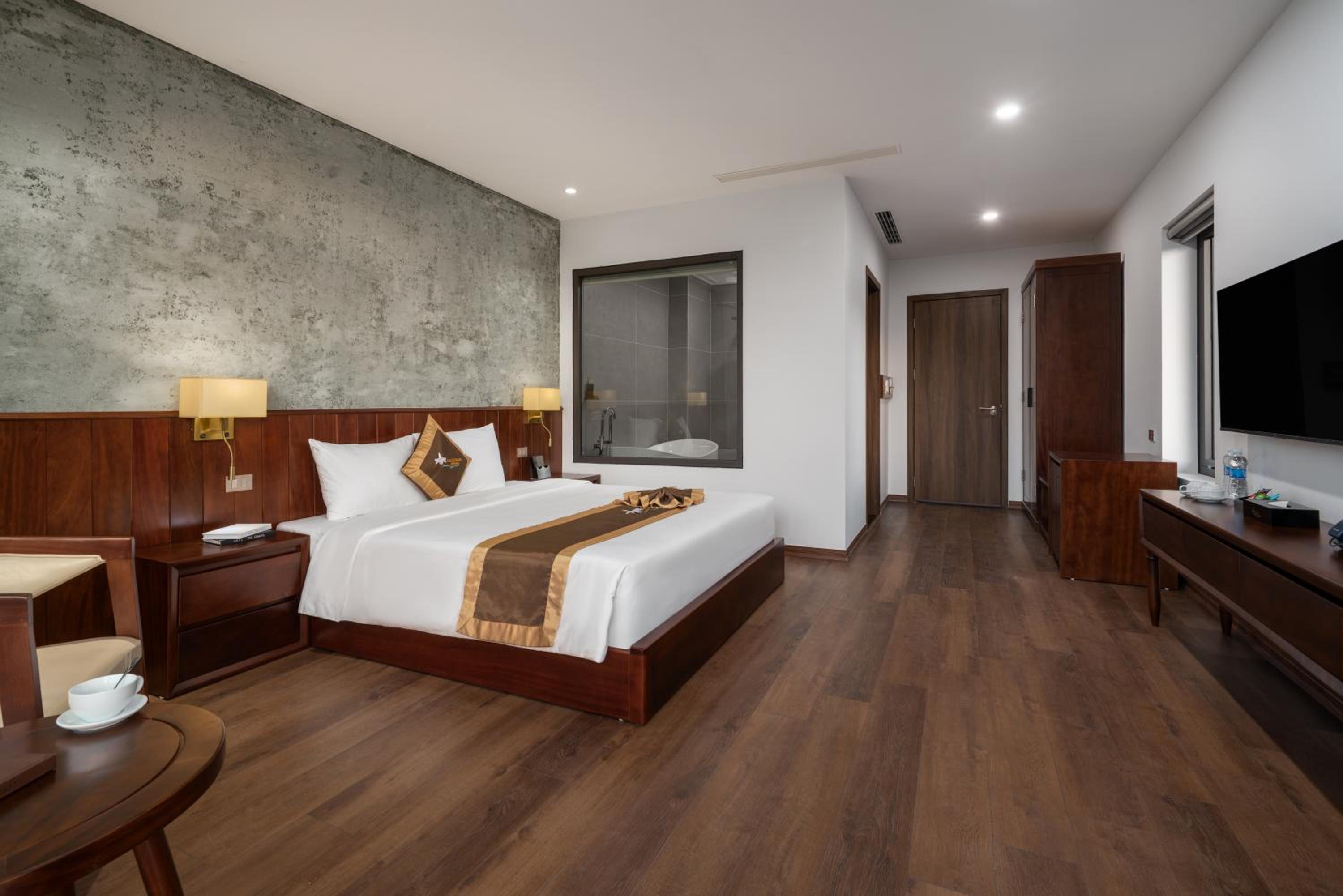 Deluxe Double Room with Bath photo 2