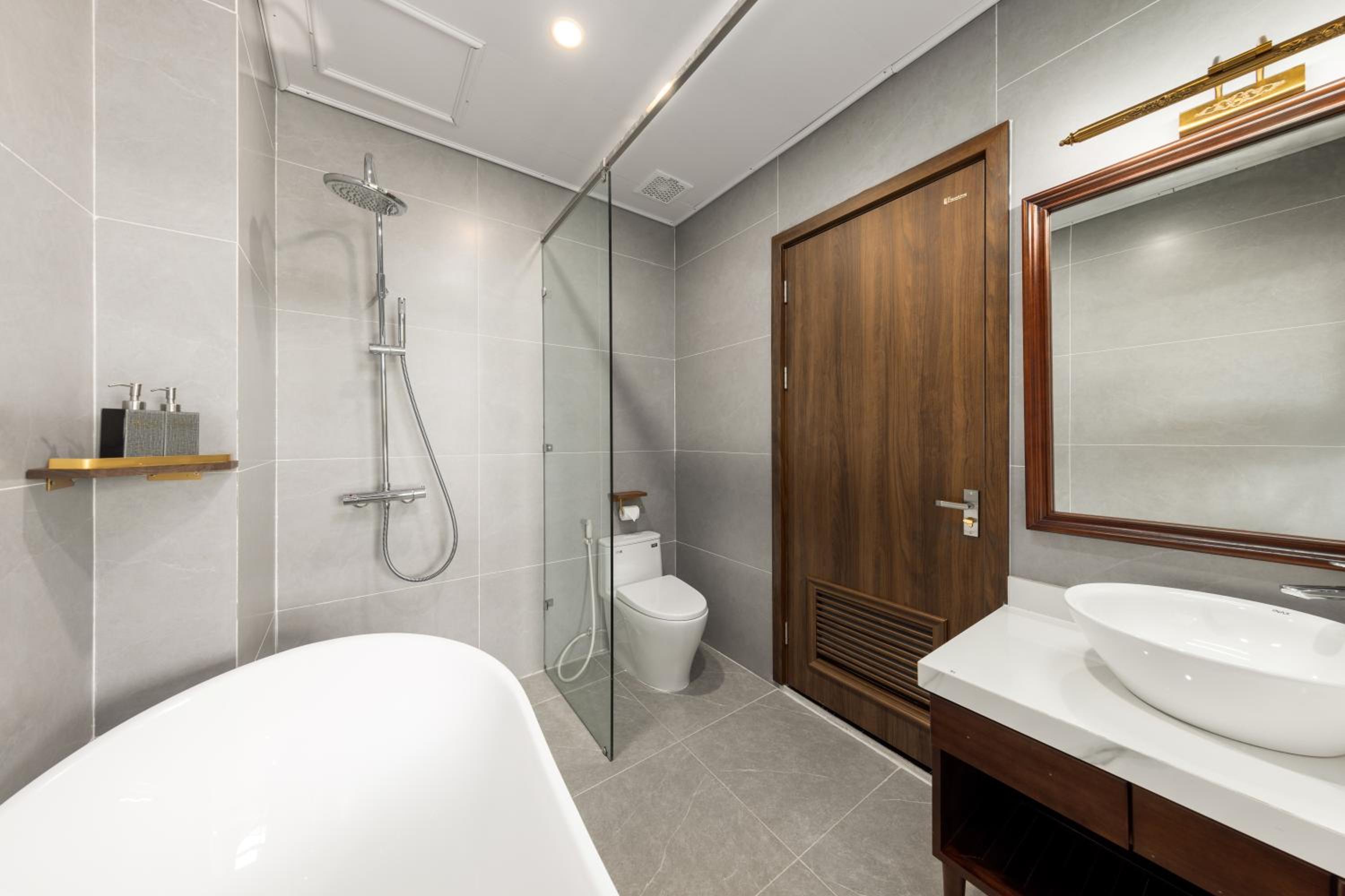 Twin Room with Bath photo 2