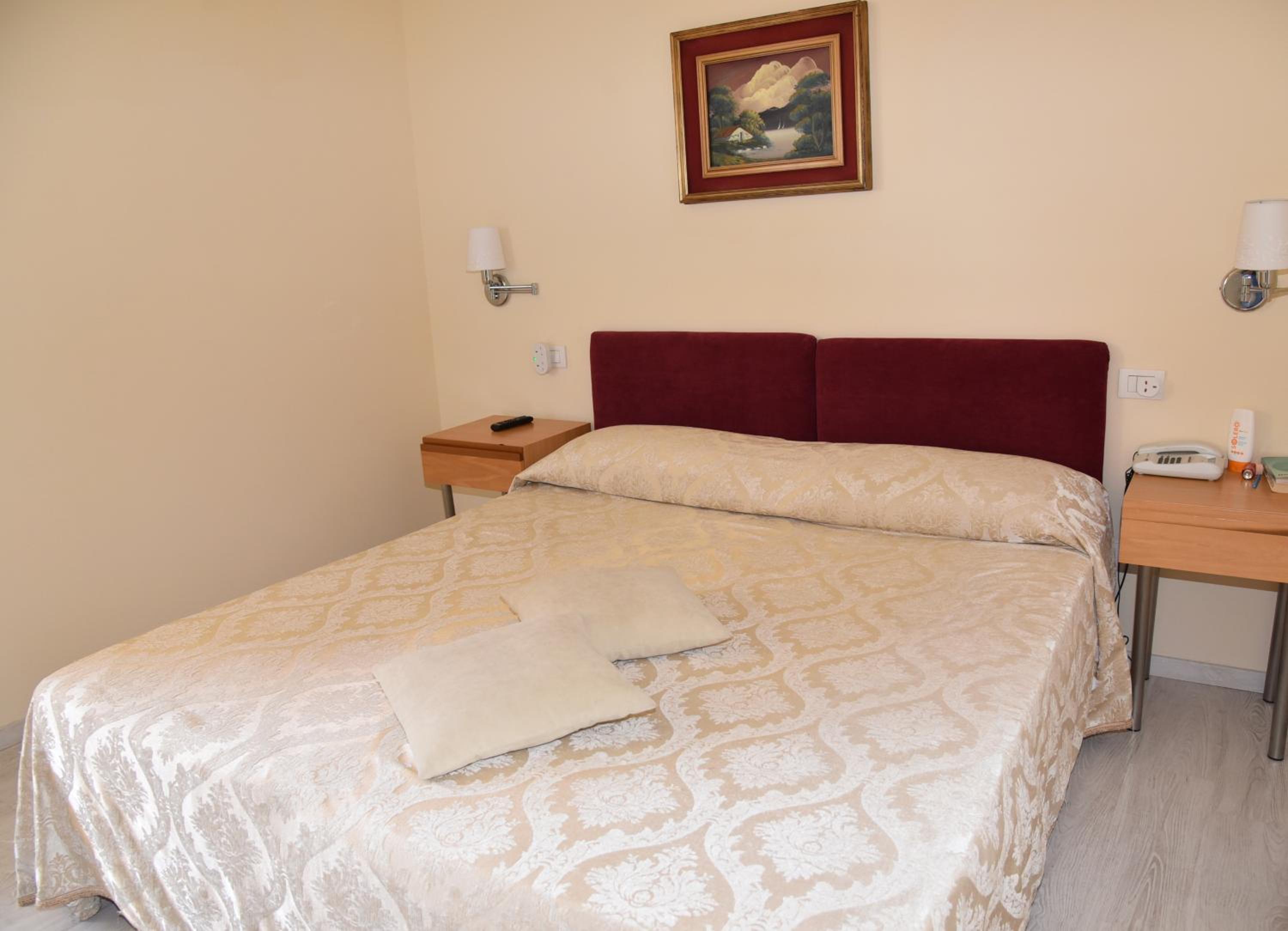 Double Room - Photo 2