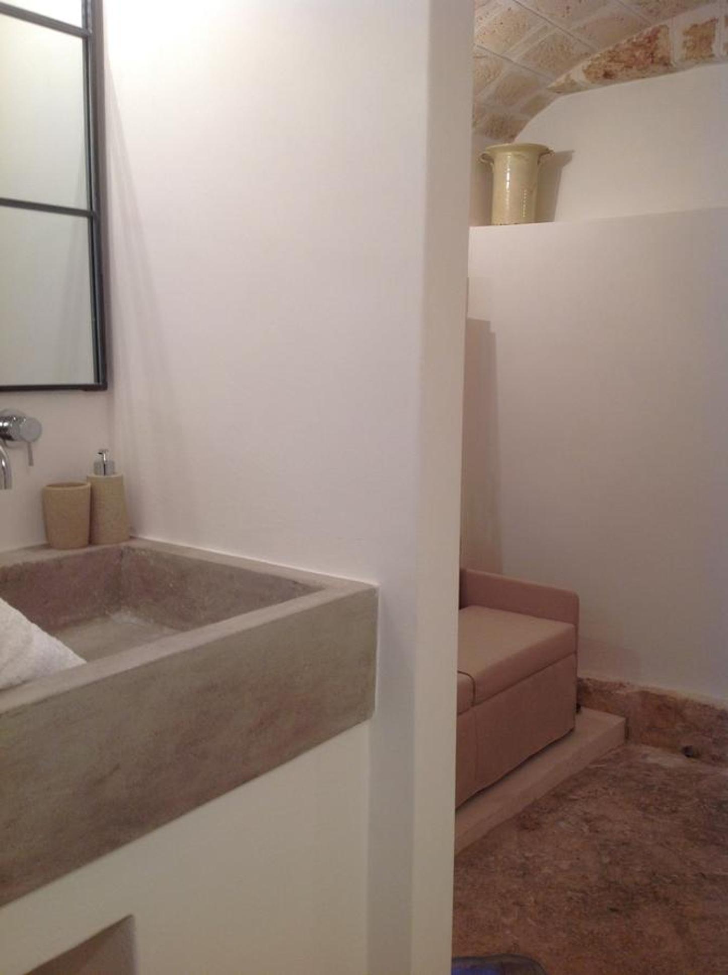 One-Bedroom House - Photo 9