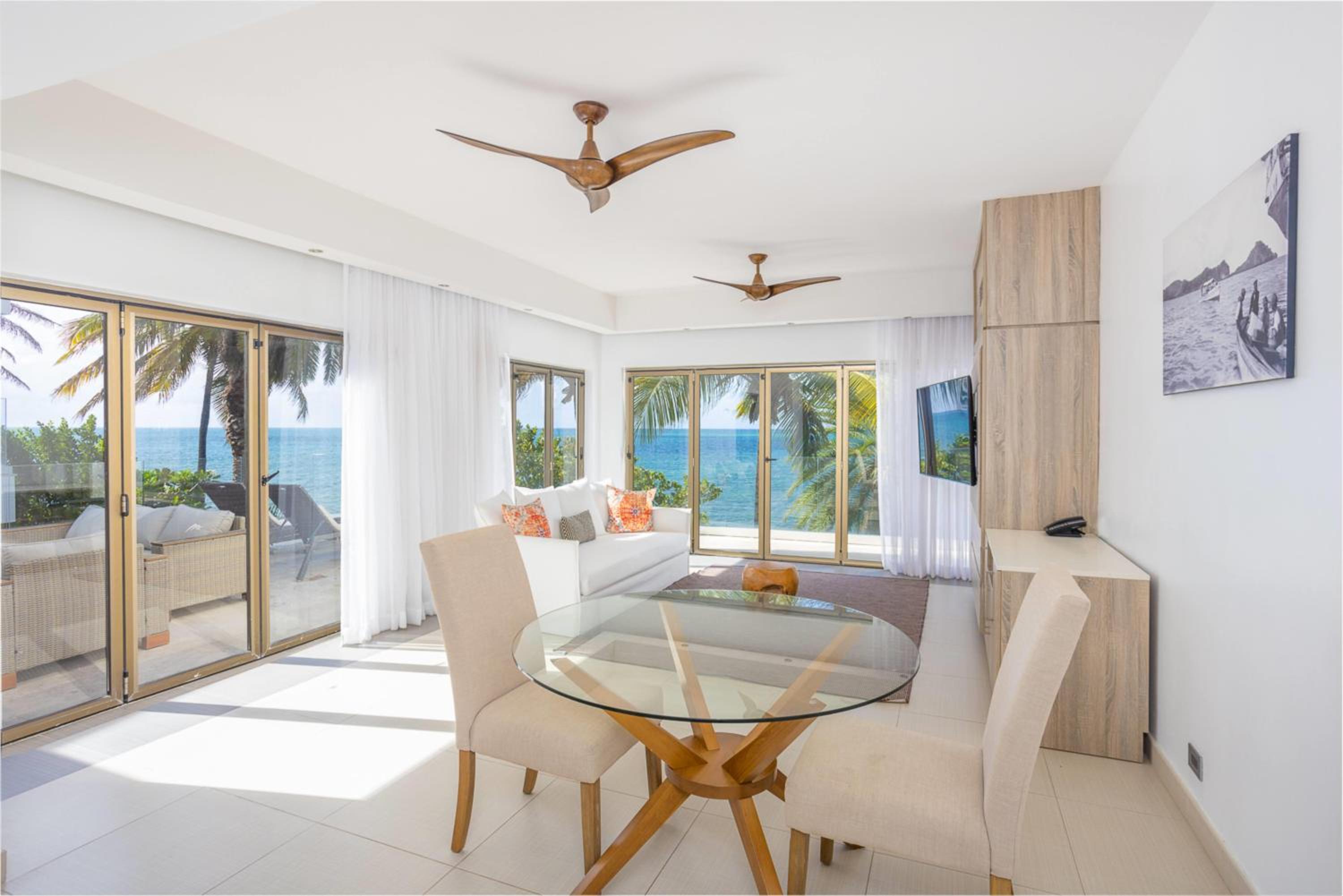 3-Bedroom Oceanfront Suite, 2 King Beds, 2 Twin Beds, Non-Smoking
